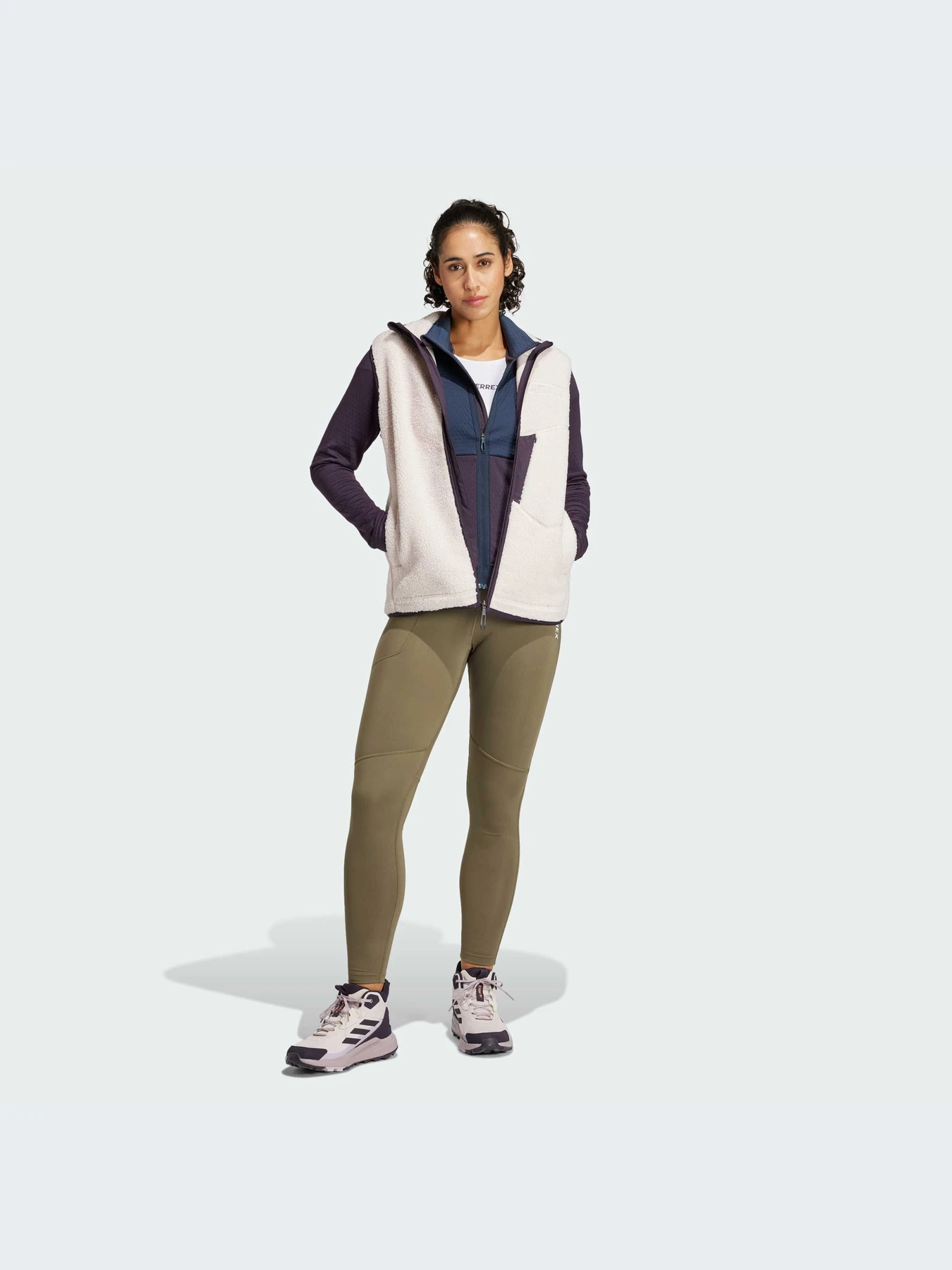 Куртки и дубленки Adidas модель IW4206-KZ Куртки и дубленки Adidas модель IW4206-KZ Фото