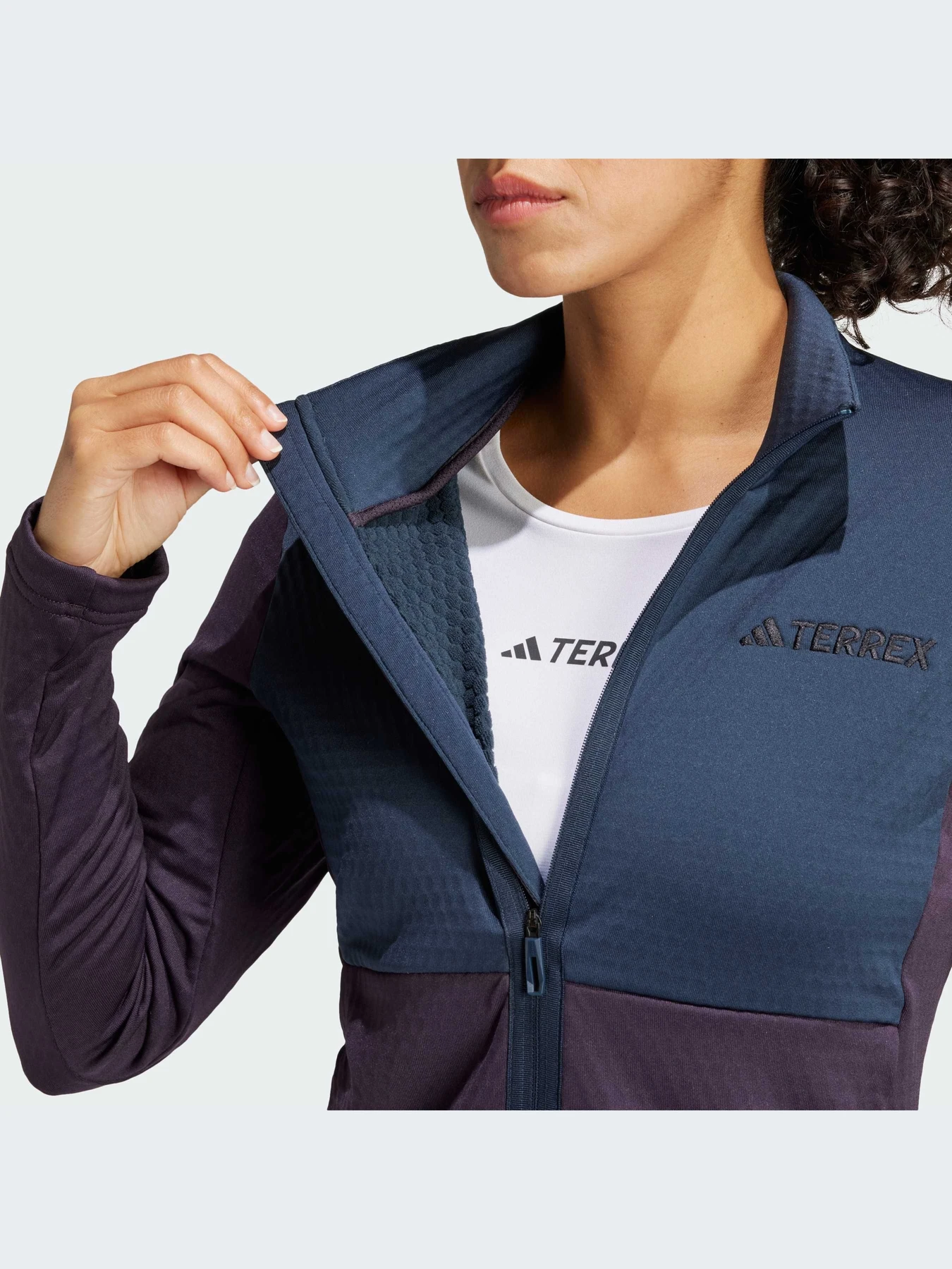 Куртки и дубленки Adidas модель IW4206-KZ Куртки и дубленки Adidas модель IW4206-KZ Фото