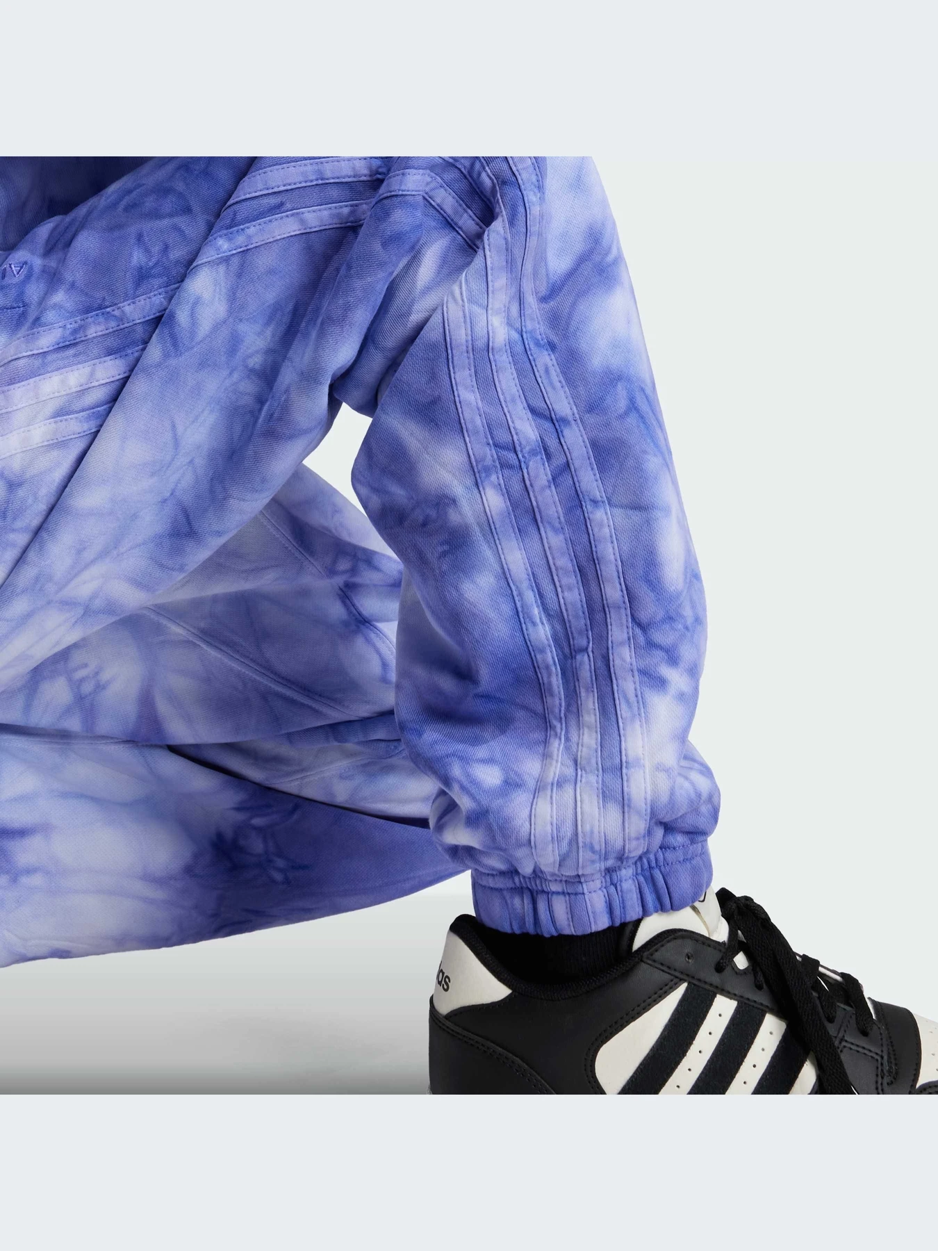 Брюки Adidas модель IV7118-KZ Брюки Adidas модель IV7118-KZ Фото