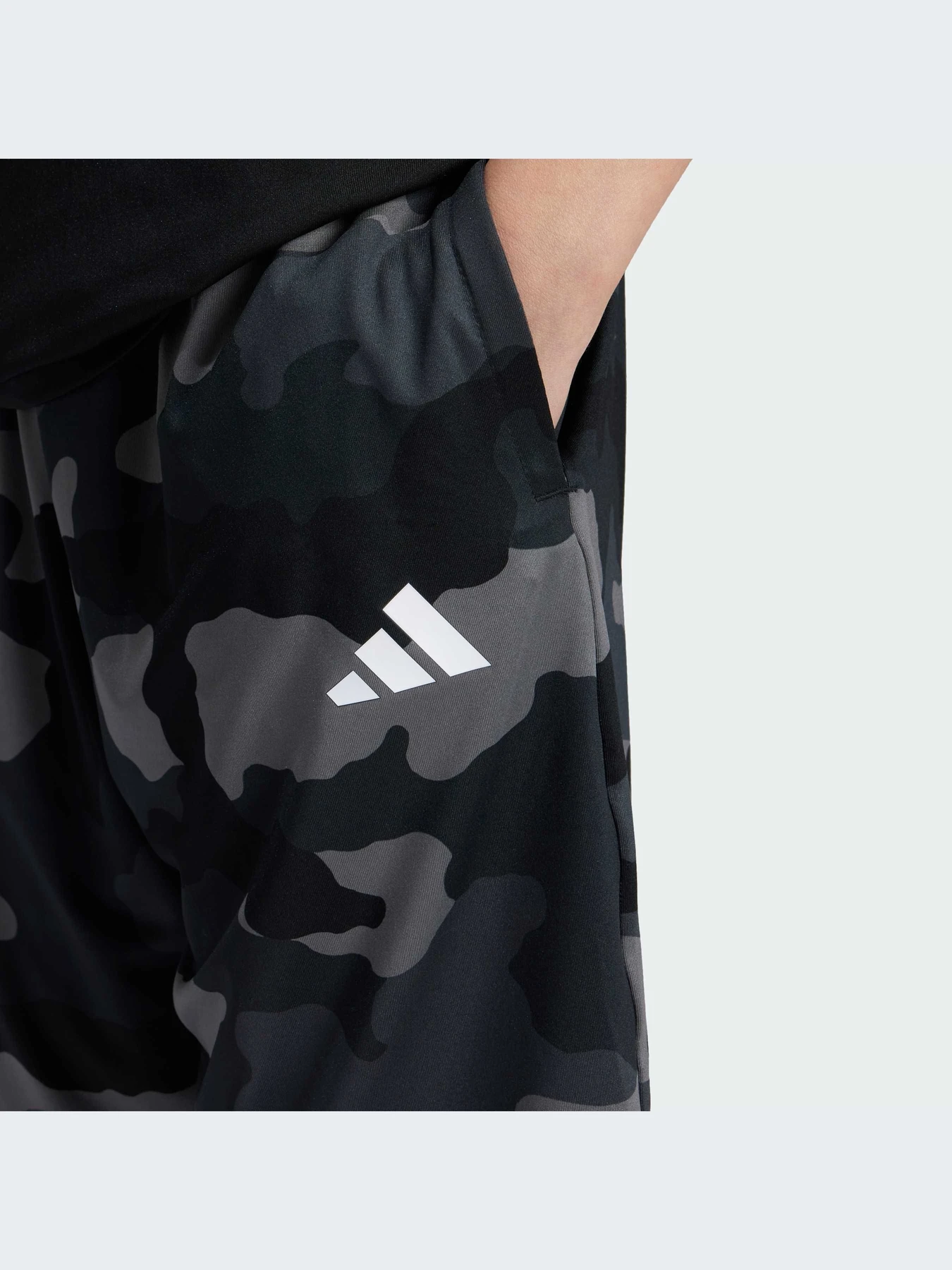 Шорты Adidas модель IV9589-KZ Шорты Adidas модель IV9589-KZ Фото