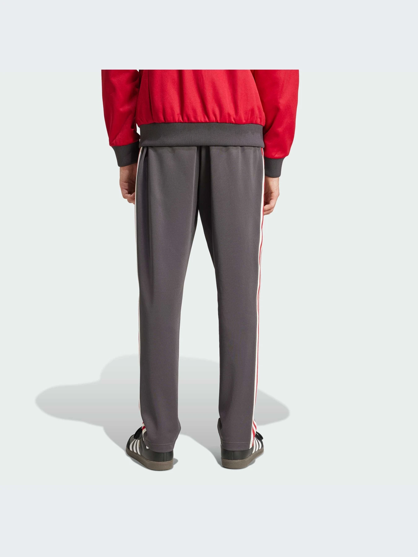 Брюки Adidas модель IY0044-KZ Брюки Adidas модель IY0044-KZ Фото