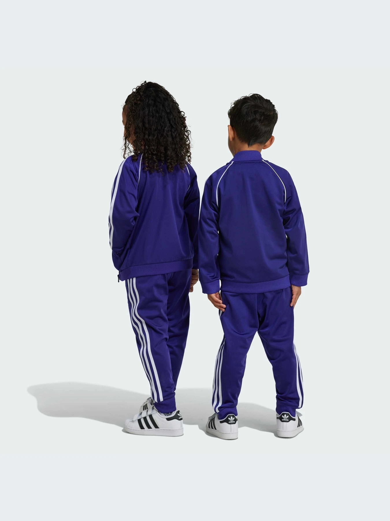 Костюмы Adidas Adicolor модель IY4793-KZ Костюмы Adidas Adicolor модель IY4793-KZ Фото