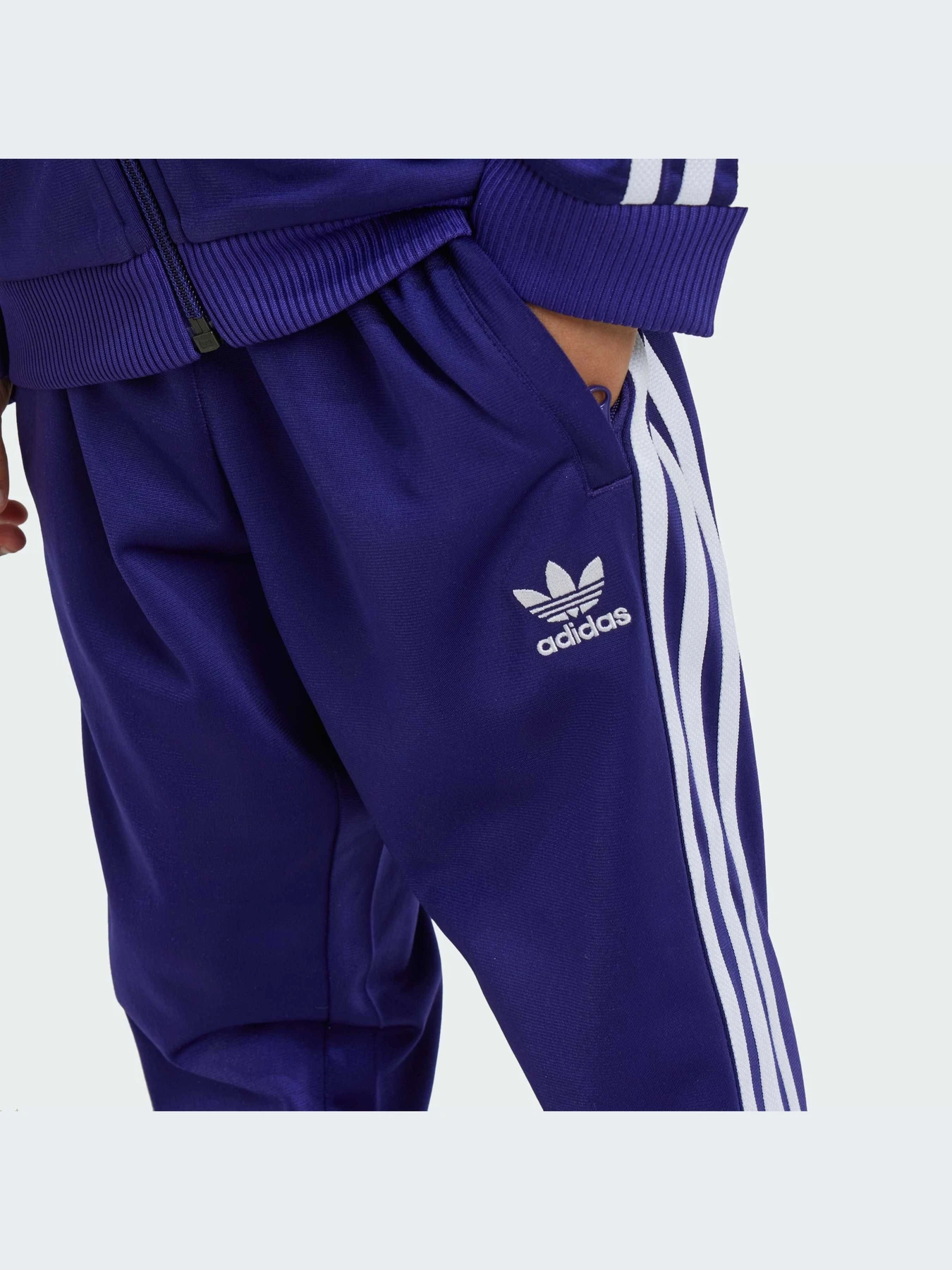 Костюмы Adidas Adicolor модель IY4793-KZ Костюмы Adidas Adicolor модель IY4793-KZ Фото