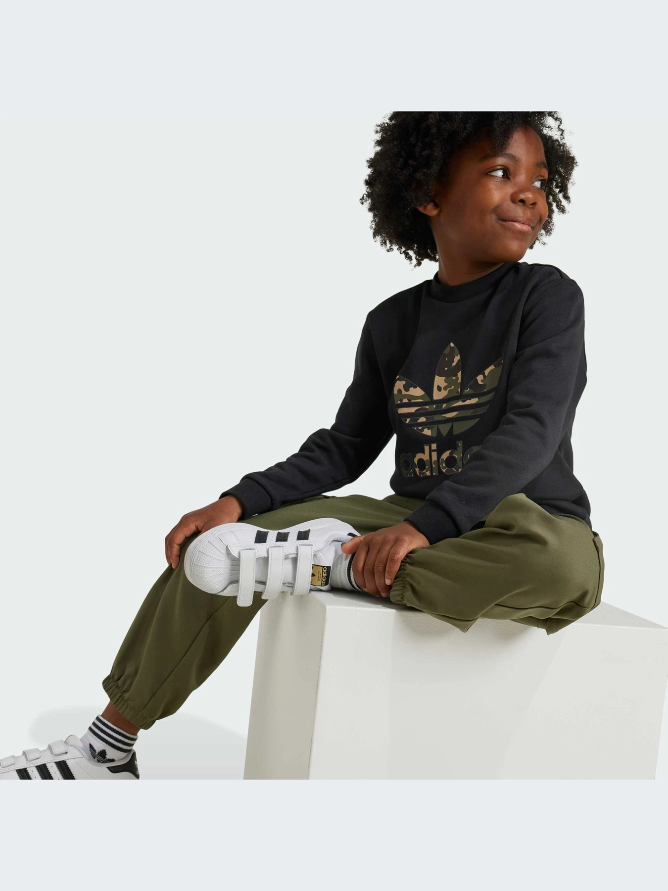 Костюмы Adidas модель IZ4597-KZ Костюмы Adidas модель IZ4597-KZ Фото