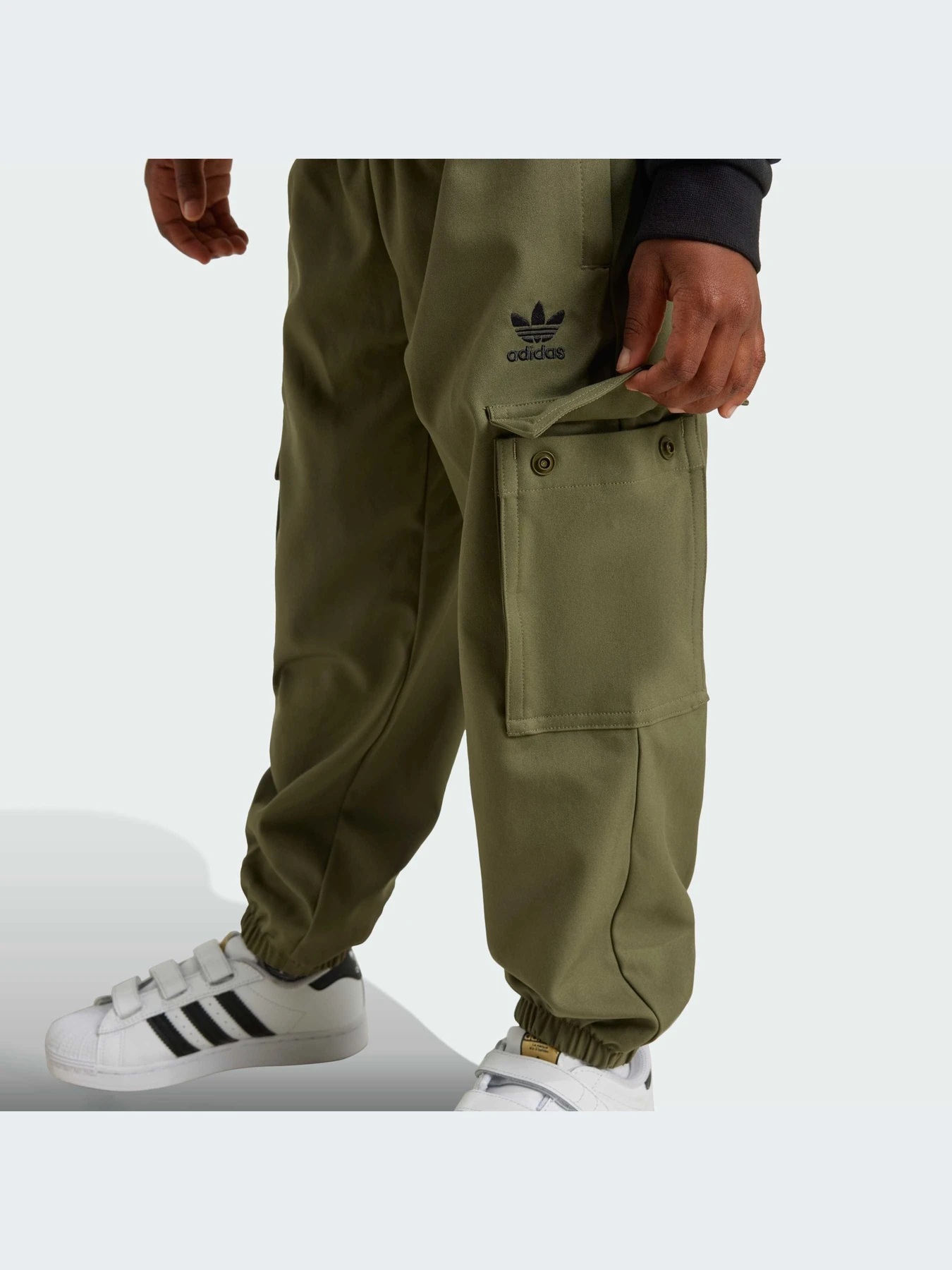 Костюмы Adidas модель IZ4597-KZ Костюмы Adidas модель IZ4597-KZ Фото