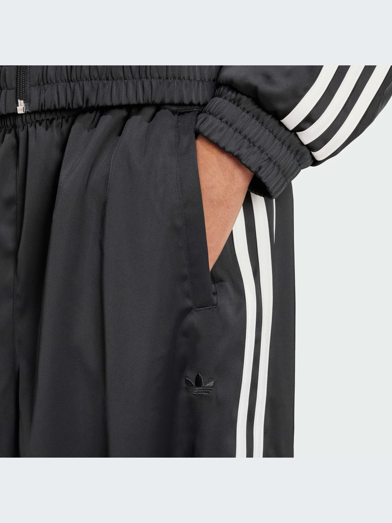 Брюки Adidas Культовые силуэты модель IW5680-KZ Брюки Adidas Культовые силуэты модель IW5680-KZ Фото