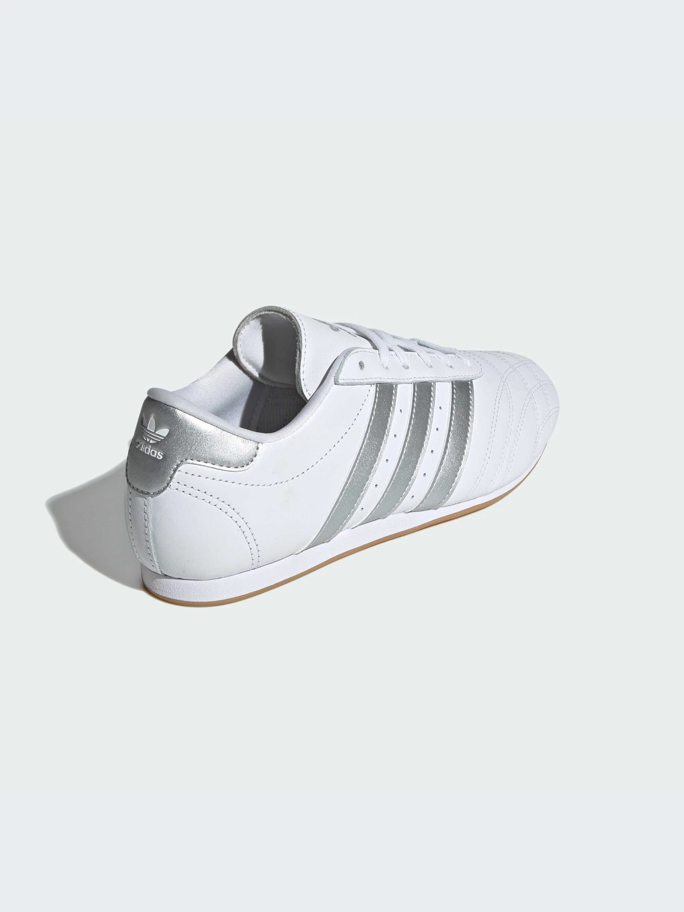 Кроссовки Adidas Культовые силуэты модель JS1192-KZ Кроссовки Adidas Культовые силуэты модель JS1192-KZ Фото