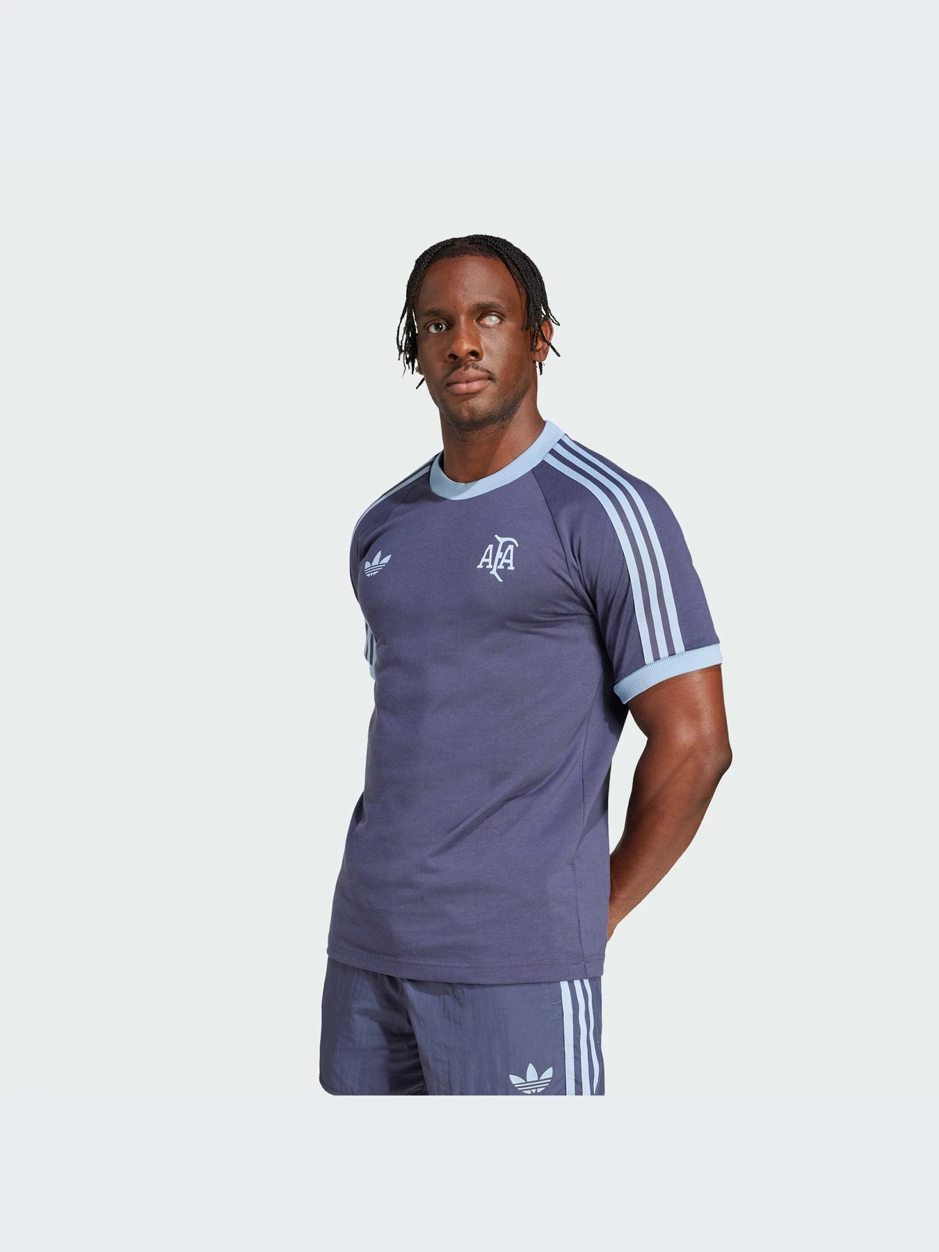 Футболки и поло Adidas Культовые силуэты модель JD9097-KZ Футболки и поло Adidas Культовые силуэты модель JD9097-KZ Фото