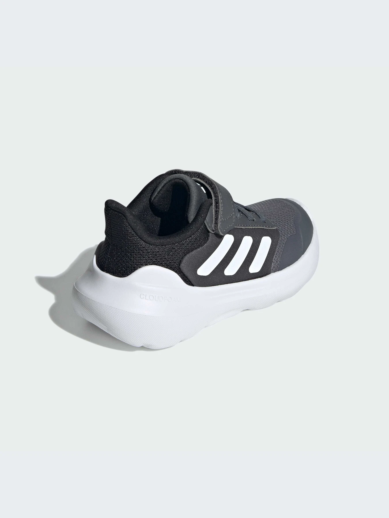 Кроссовки Adidas модель IE5986-KZ Кроссовки Adidas модель IE5986-KZ Фото
