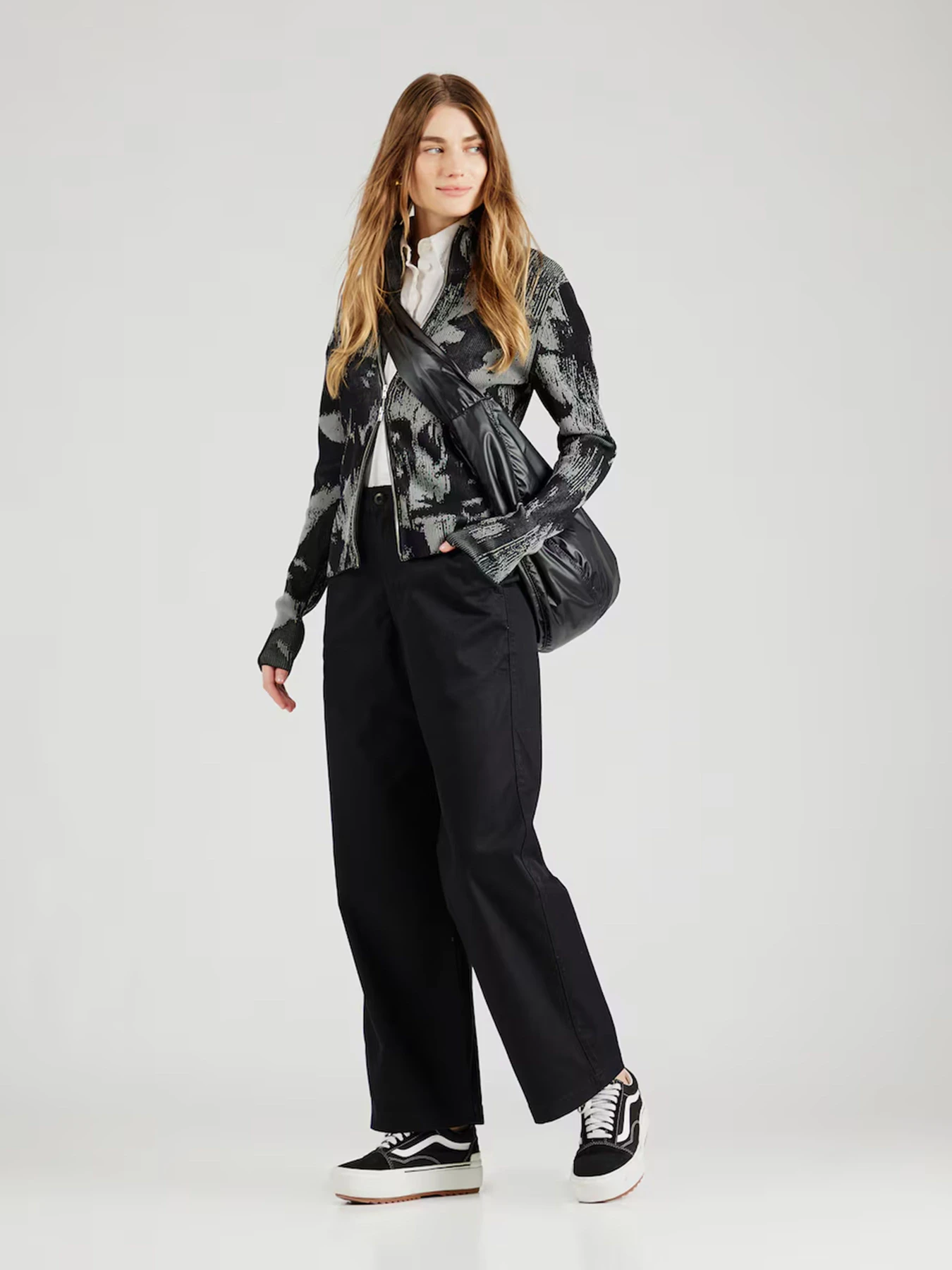 Брюки Vans модель VN000HGKBLK1 Фото