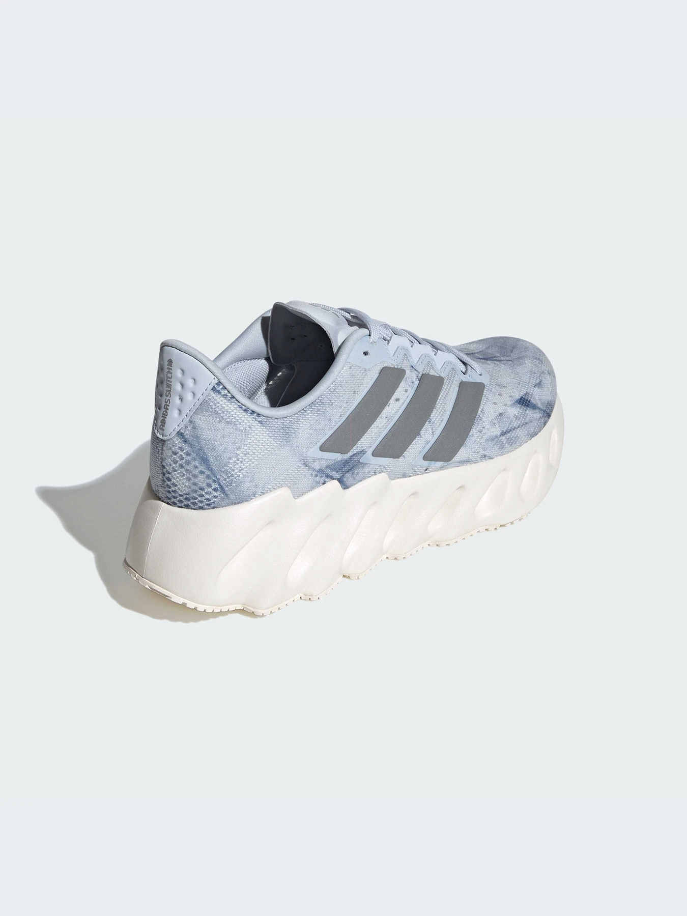Кроссовки Adidas модель ID0298-KZ Кроссовки Adidas модель ID0298-KZ Фото