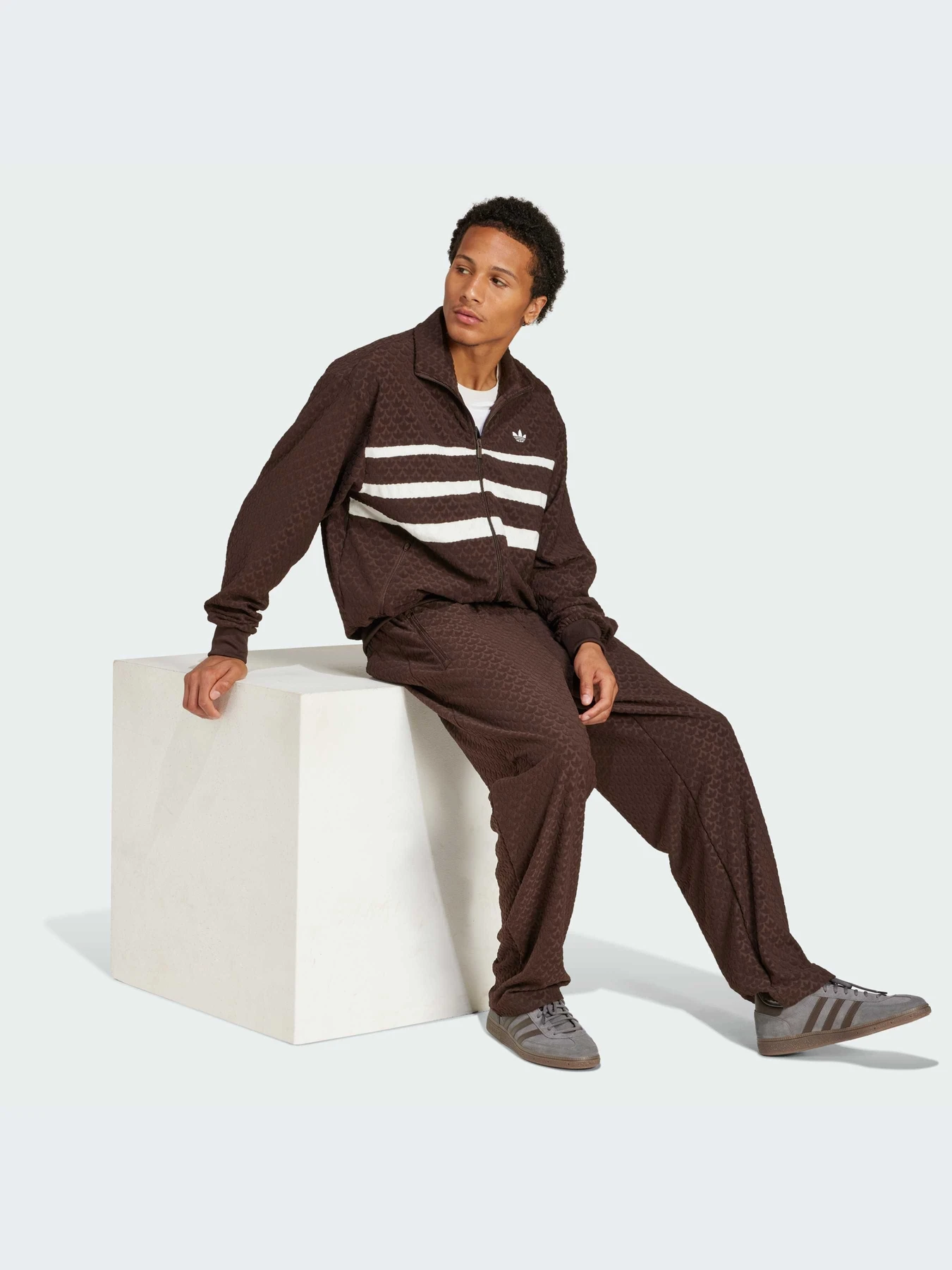 Худи и свитшоты Adidas Graphics модель JP4419-KZ Худи и свитшоты Adidas Graphics модель JP4419-KZ Фото