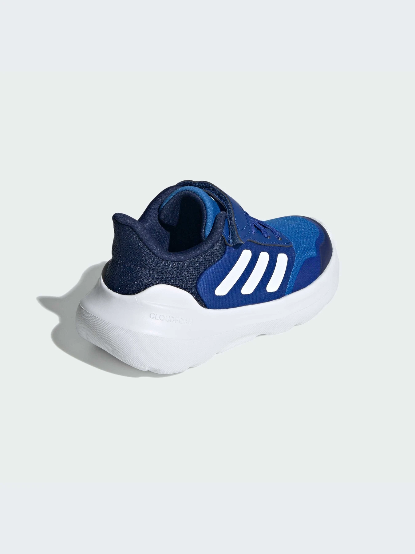 Кроссовки Adidas модель IE5989-KZ Кроссовки Adidas модель IE5989-KZ Фото