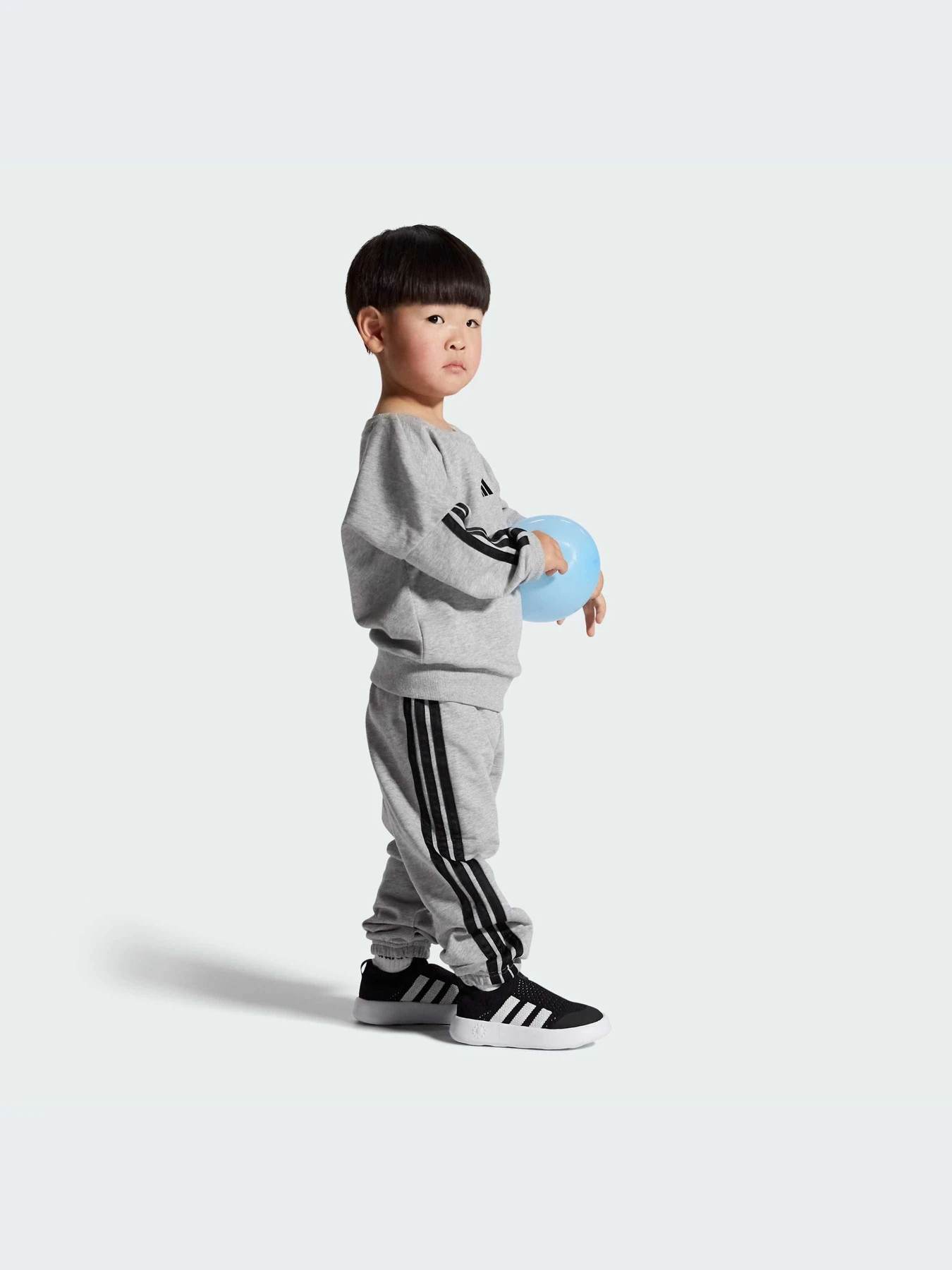 Кроссовки Adidas модель IH1264-KZ Кроссовки Adidas модель IH1264-KZ Фото