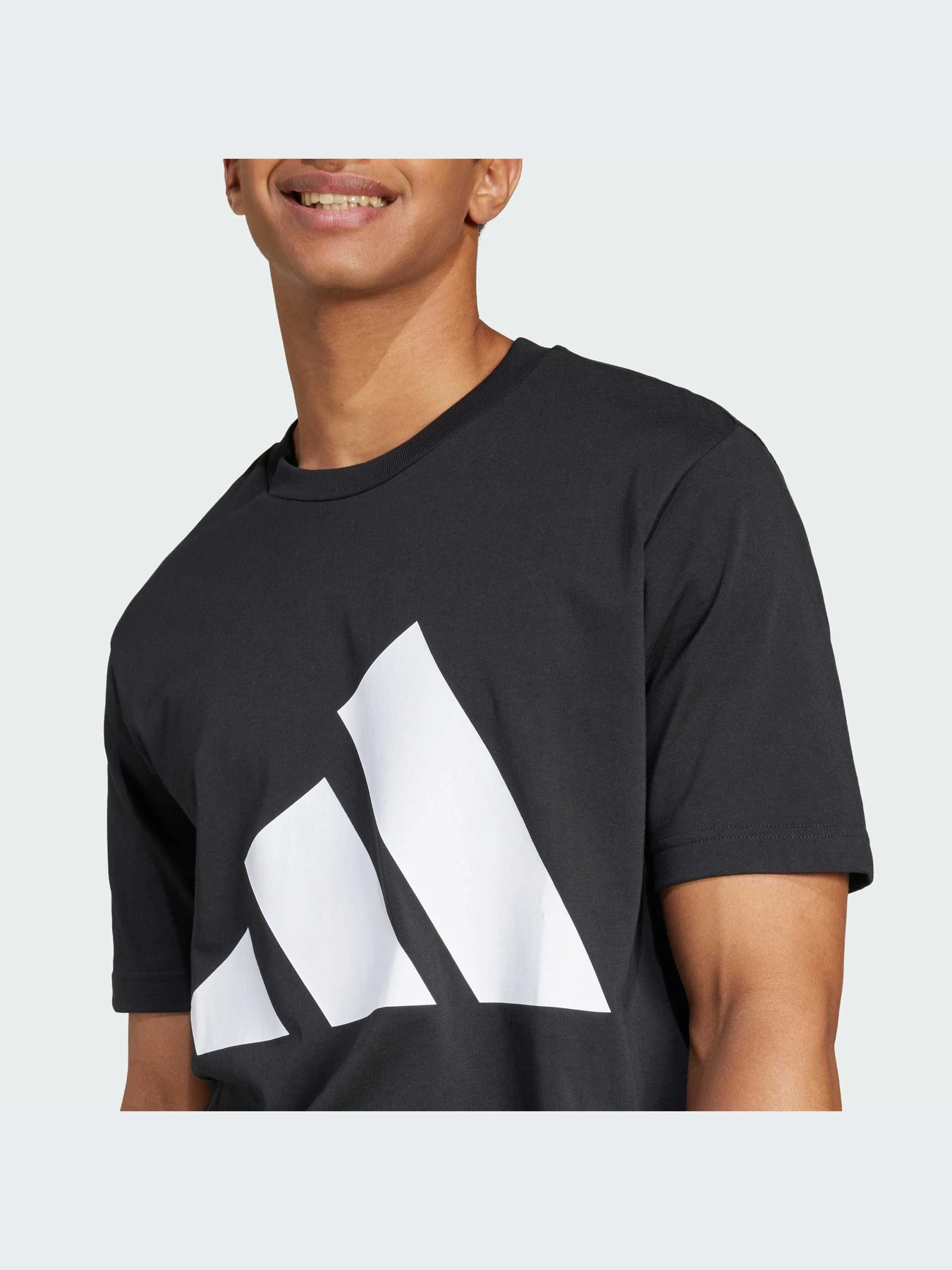 Футболки и поло Adidas модель JE8945-KZ Футболки и поло Adidas модель JE8945-KZ Фото