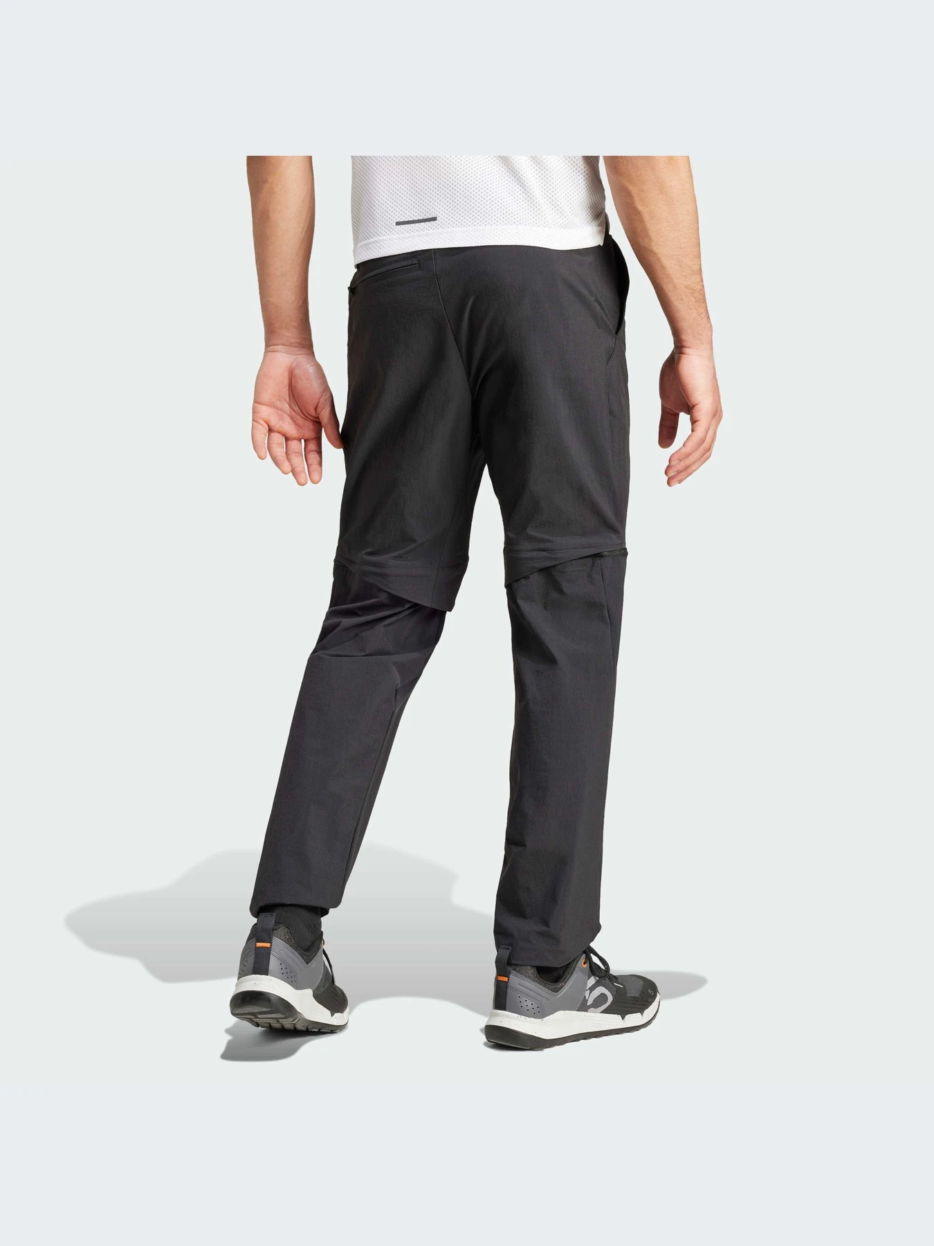 Спортивные штаны Adidas модель IZ3320-KZ Спортивные штаны Adidas модель IZ3320-KZ Фото