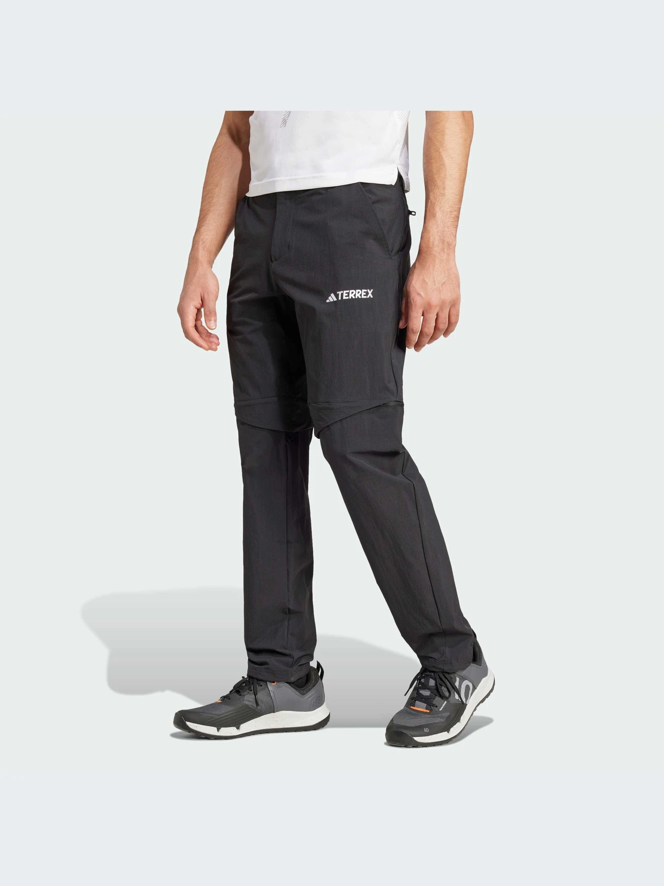Спортивные штаны Adidas модель IZ3320-KZ Спортивные штаны Adidas модель IZ3320-KZ Фото