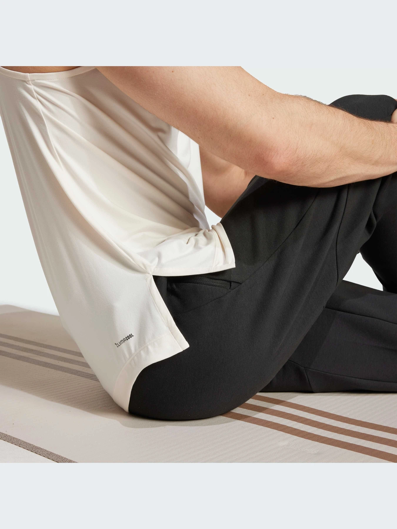 Футболки и поло Adidas модель JI8240-KZ Футболки и поло Adidas модель JI8240-KZ Фото