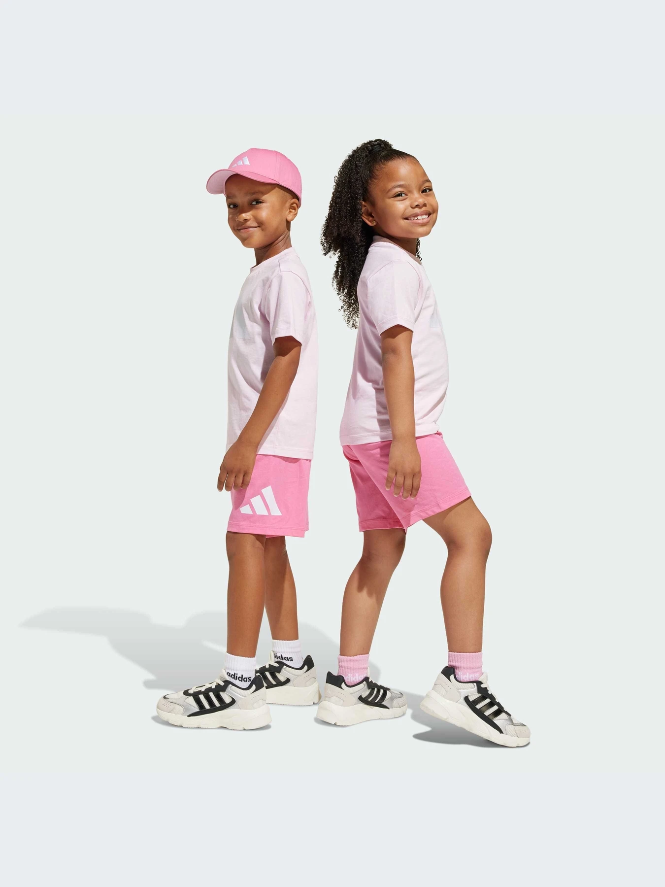 Костюмы Adidas модель JE1378-KZ Костюмы Adidas модель JE1378-KZ Фото