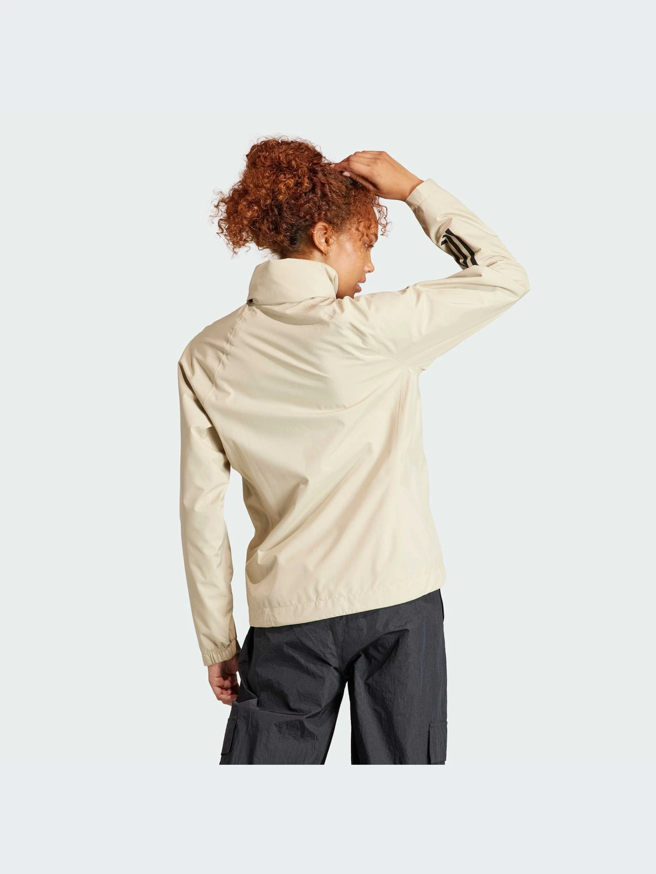 Куртки и дубленки Adidas модель IS1249-KZ Куртки и дубленки Adidas модель IS1249-KZ Фото