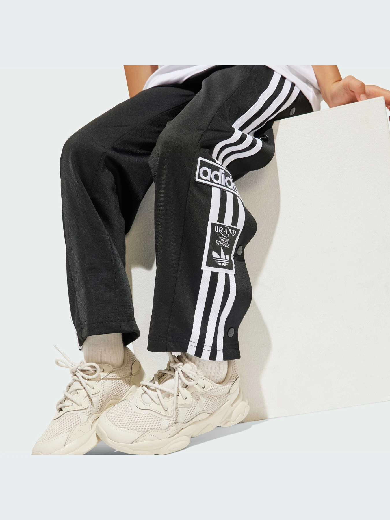 Костюмы Adidas Adicolor модель JC7872-KZ Костюмы Adidas Adicolor модель JC7872-KZ Фото