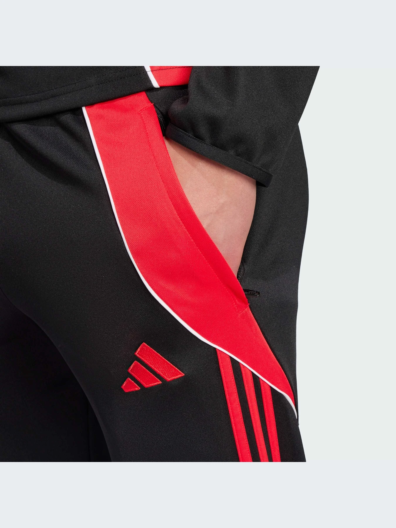 Брюки Adidas Tiro модель JP2489-KZ Брюки Adidas Tiro модель JP2489-KZ Фото