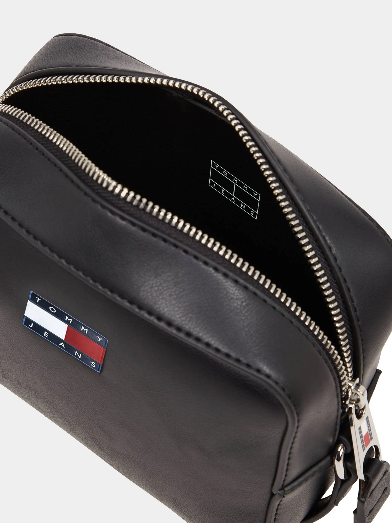 Сумки Tommy Hilfiger модель AW0AW16964-BDS Сумки Tommy Hilfiger модель AW0AW16964-BDS Фото