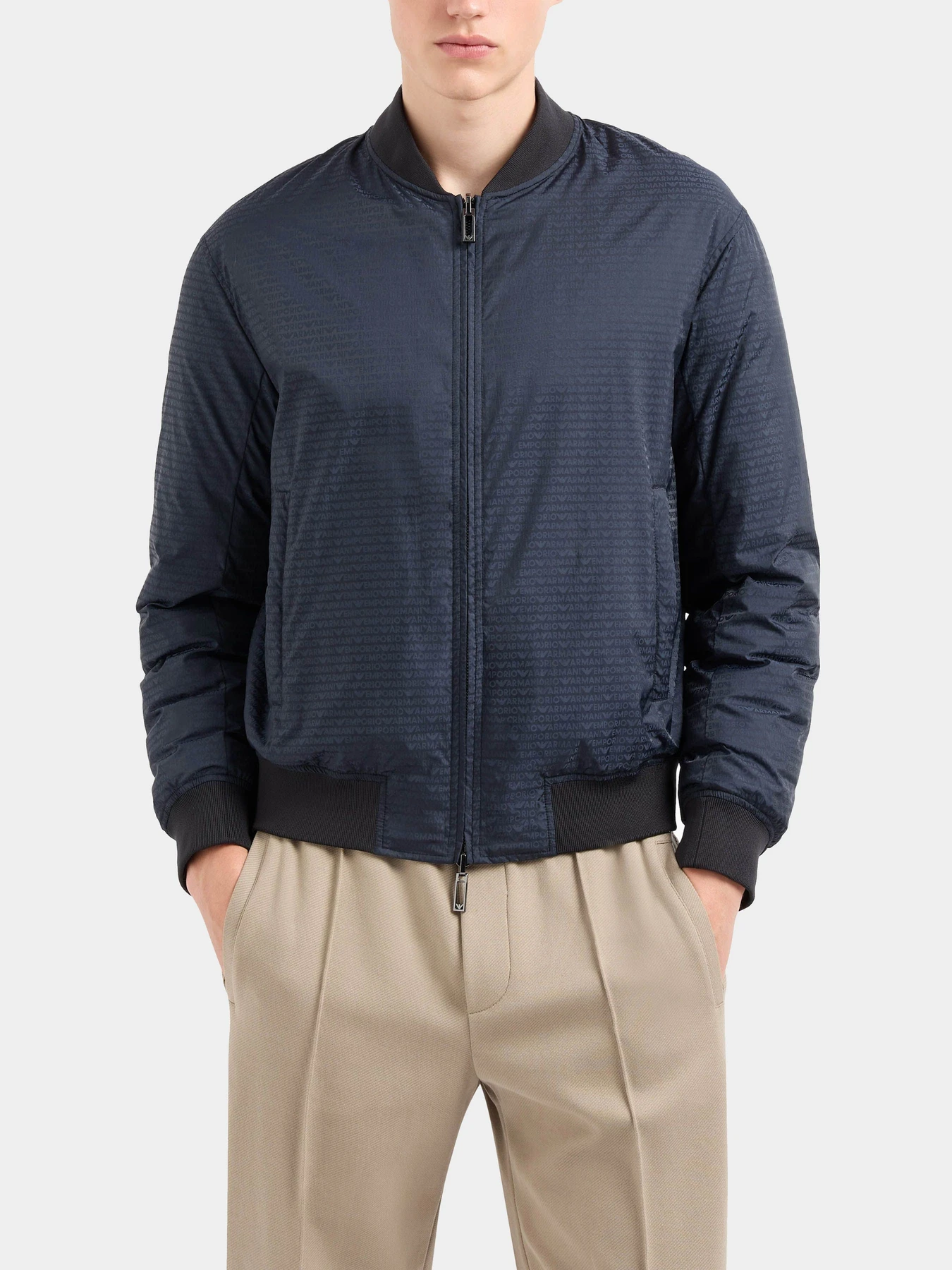 Куртки и дубленки Emporio Armani модель EM001285-AF15384-UB118 Куртки и дубленки Emporio Armani модель EM001285-AF15384-UB118 Фото