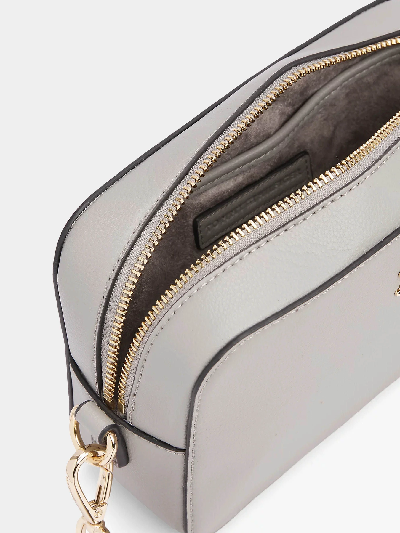 Сумки Tommy Hilfiger модель AW0AW16906-PRY Сумки Tommy Hilfiger модель AW0AW16906-PRY Фото