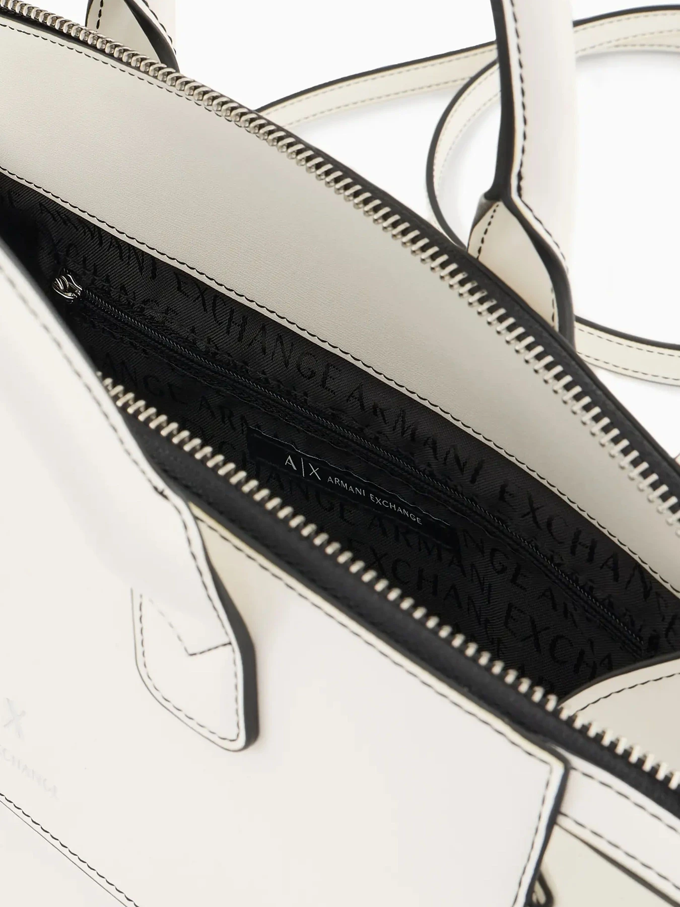 Сумки Armani Exchange модель XW000307-AF12040-F0003 Фото