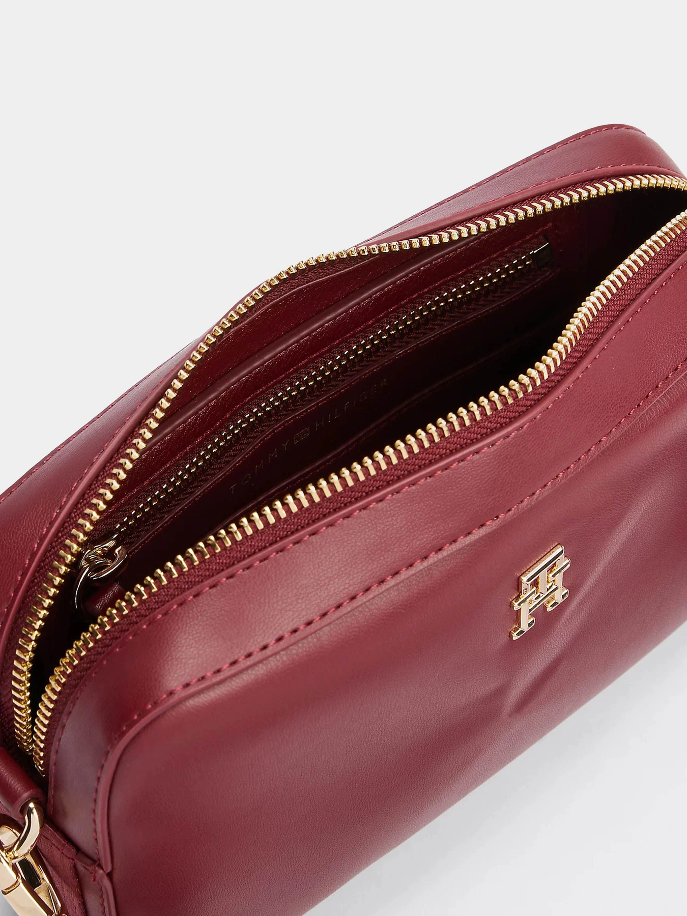 Сумки Tommy Hilfiger модель AW0AW16894-V18 Сумки Tommy Hilfiger модель AW0AW16894-V18 Фото