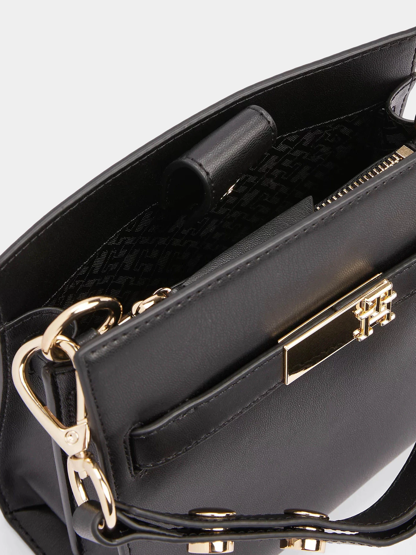 Сумки Tommy Hilfiger модель AW0AW16896-BDS Сумки Tommy Hilfiger модель AW0AW16896-BDS Фото