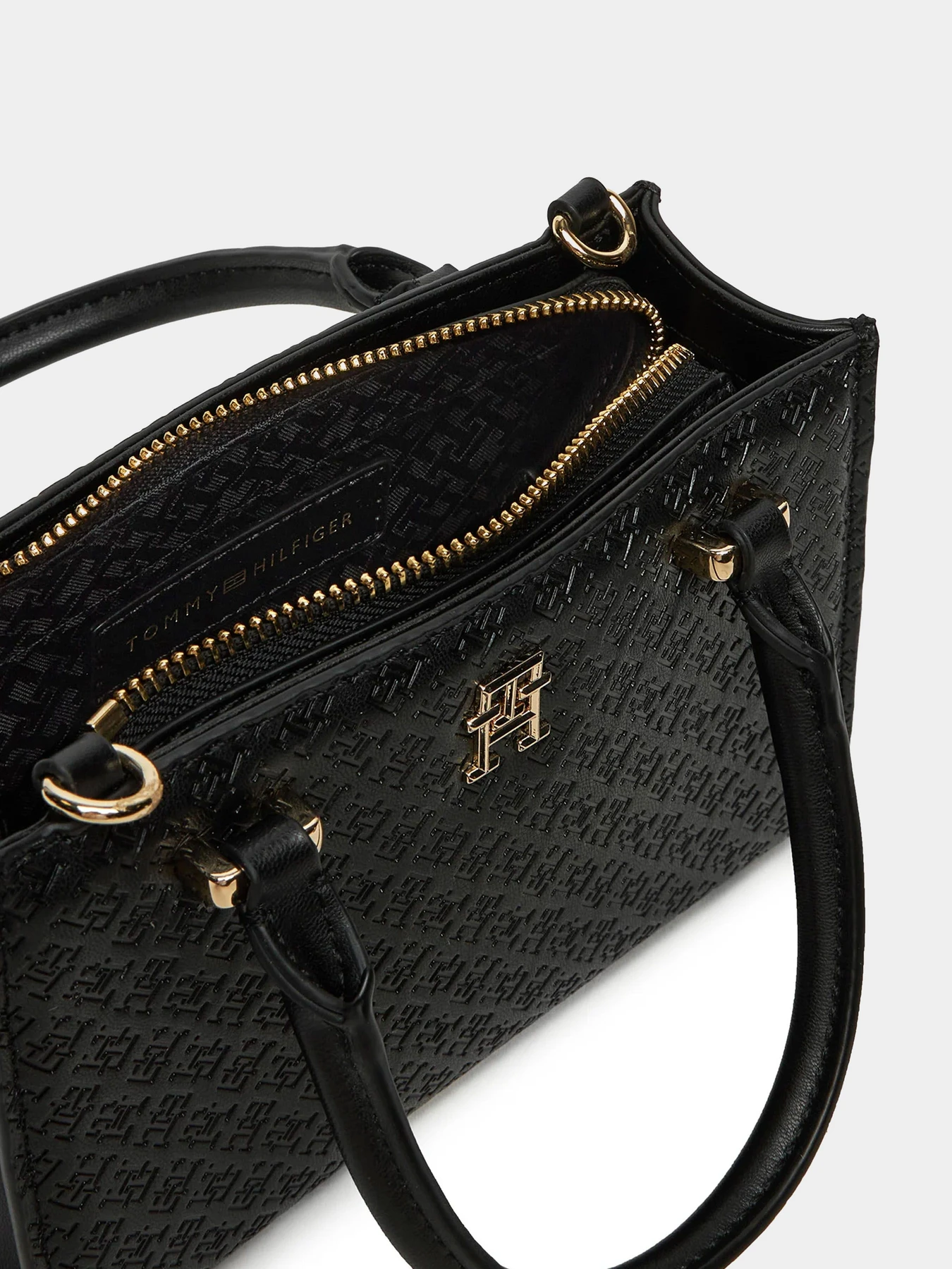 Сумки Tommy Hilfiger модель AW0AW16932-BDS Сумки Tommy Hilfiger модель AW0AW16932-BDS Фото