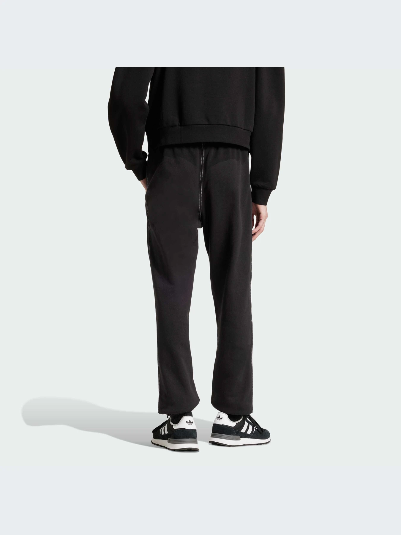 Брюки Adidas Graphics модель JP4487-KZ Брюки Adidas Graphics модель JP4487-KZ Фото