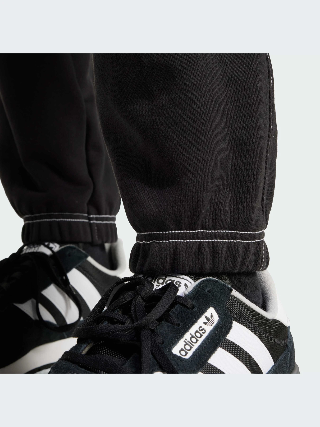 Брюки Adidas Graphics модель JP4487-KZ Брюки Adidas Graphics модель JP4487-KZ Фото