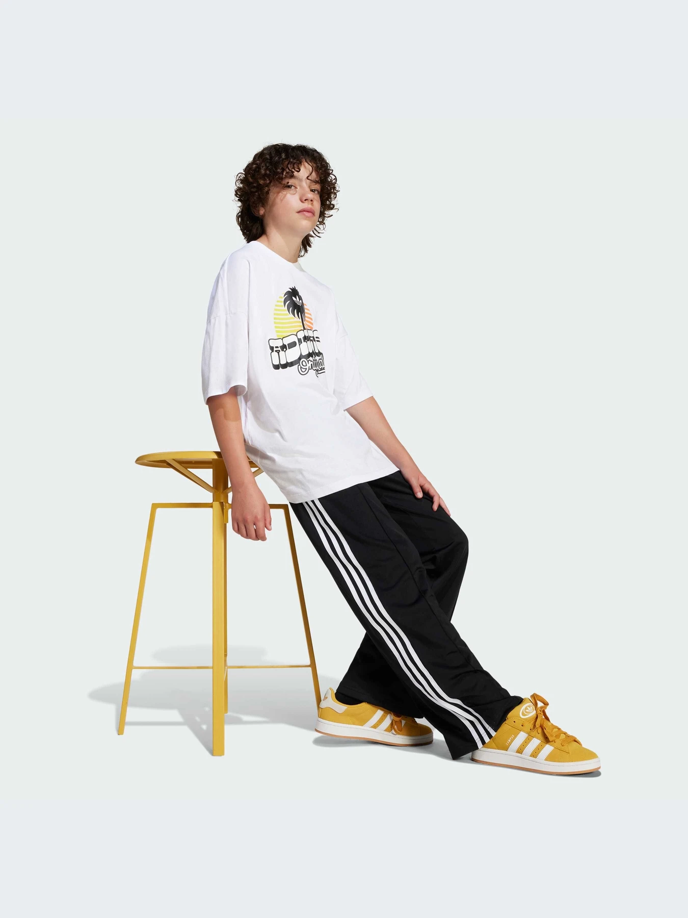 Футболки и поло Adidas Graphics модель JD0371-KZ Футболки и поло Adidas Graphics модель JD0371-KZ Фото