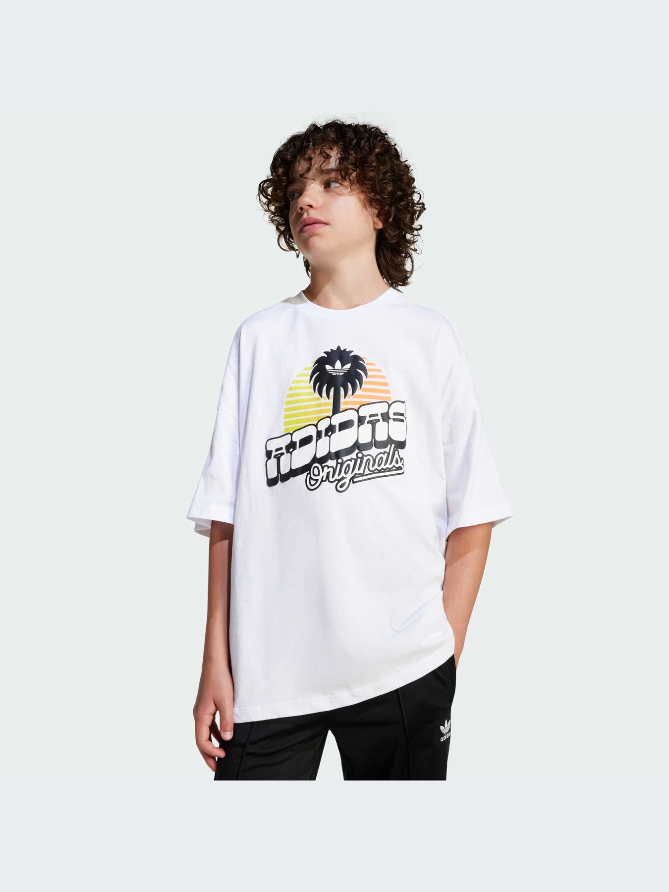 Футболки и поло Adidas Graphics модель JD0371-KZ Футболки и поло Adidas Graphics модель JD0371-KZ Фото