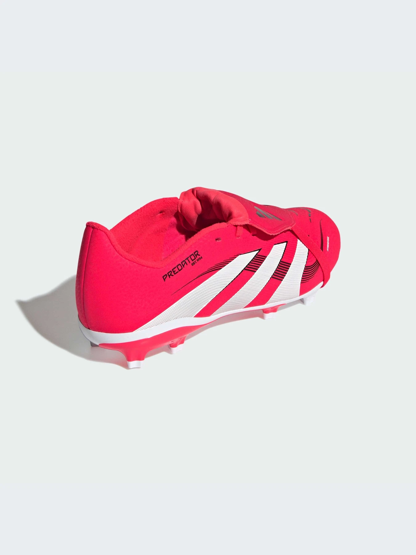 Кроссовки Adidas Predator модель ID3830-KZ Кроссовки Adidas Predator модель ID3830-KZ Фото