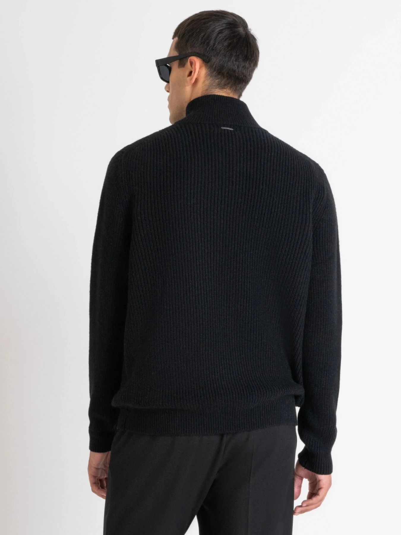 Худи и свитшоты Antony Morato модель MMSW01478-YA400144-9000 Фото
