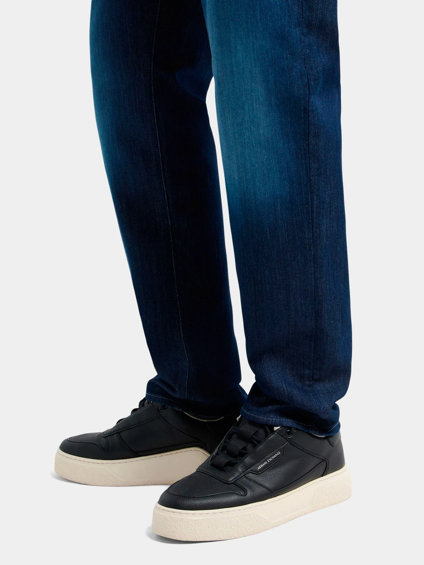 Джинсы Armani Exchange модель XM000049-AF14368-MB010 Джинсы Armani Exchange модель XM000049-AF14368-MB010 Фото