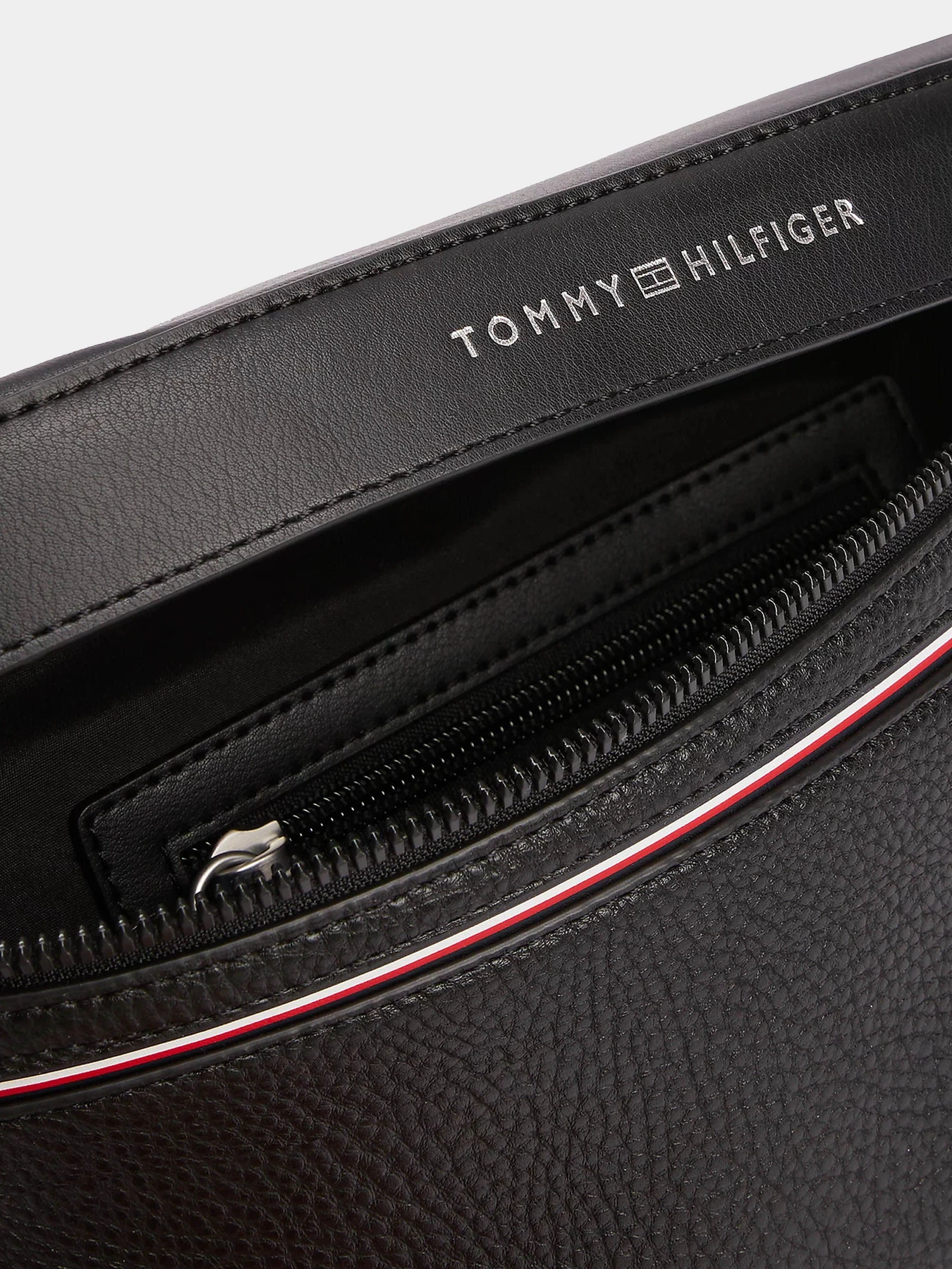Сумки Tommy Hilfiger модель AM0AM13305-BDS Сумки Tommy Hilfiger модель AM0AM13305-BDS Фото