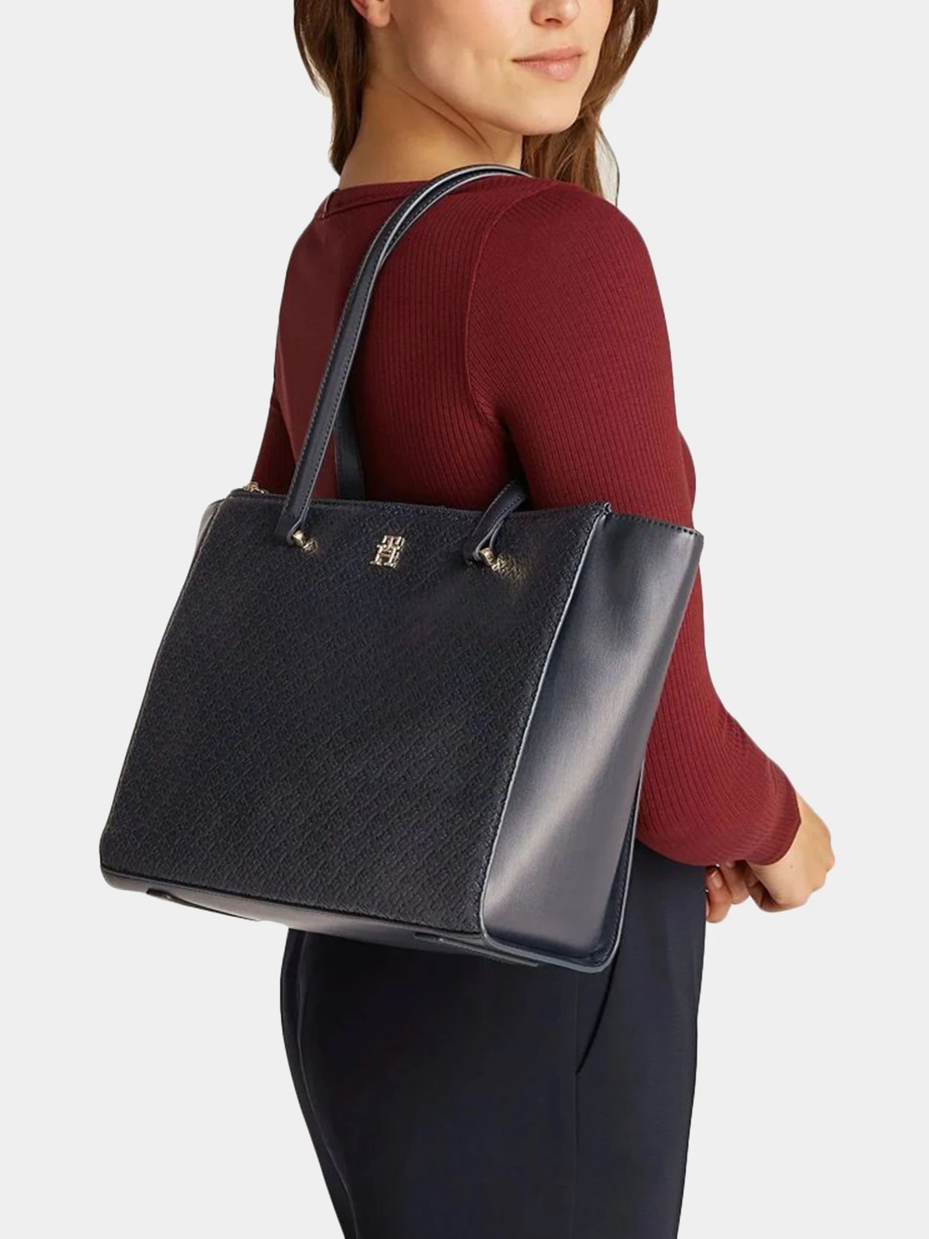 Сумки Tommy Hilfiger модель AW0AW16948-DW6 Сумки Tommy Hilfiger модель AW0AW16948-DW6 Фото