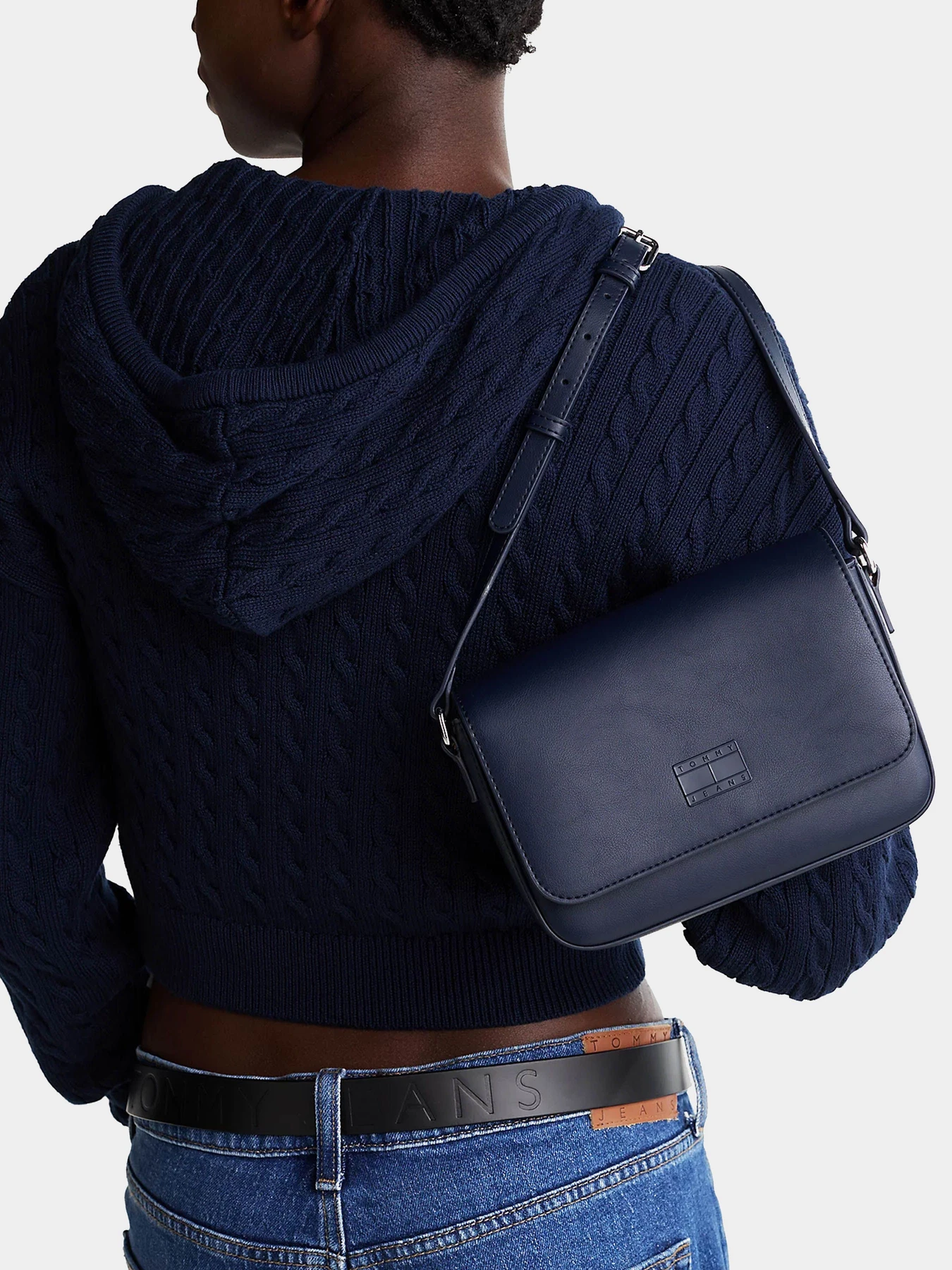 Сумки Tommy Hilfiger модель AW0AW16968-C1G Сумки Tommy Hilfiger модель AW0AW16968-C1G Фото