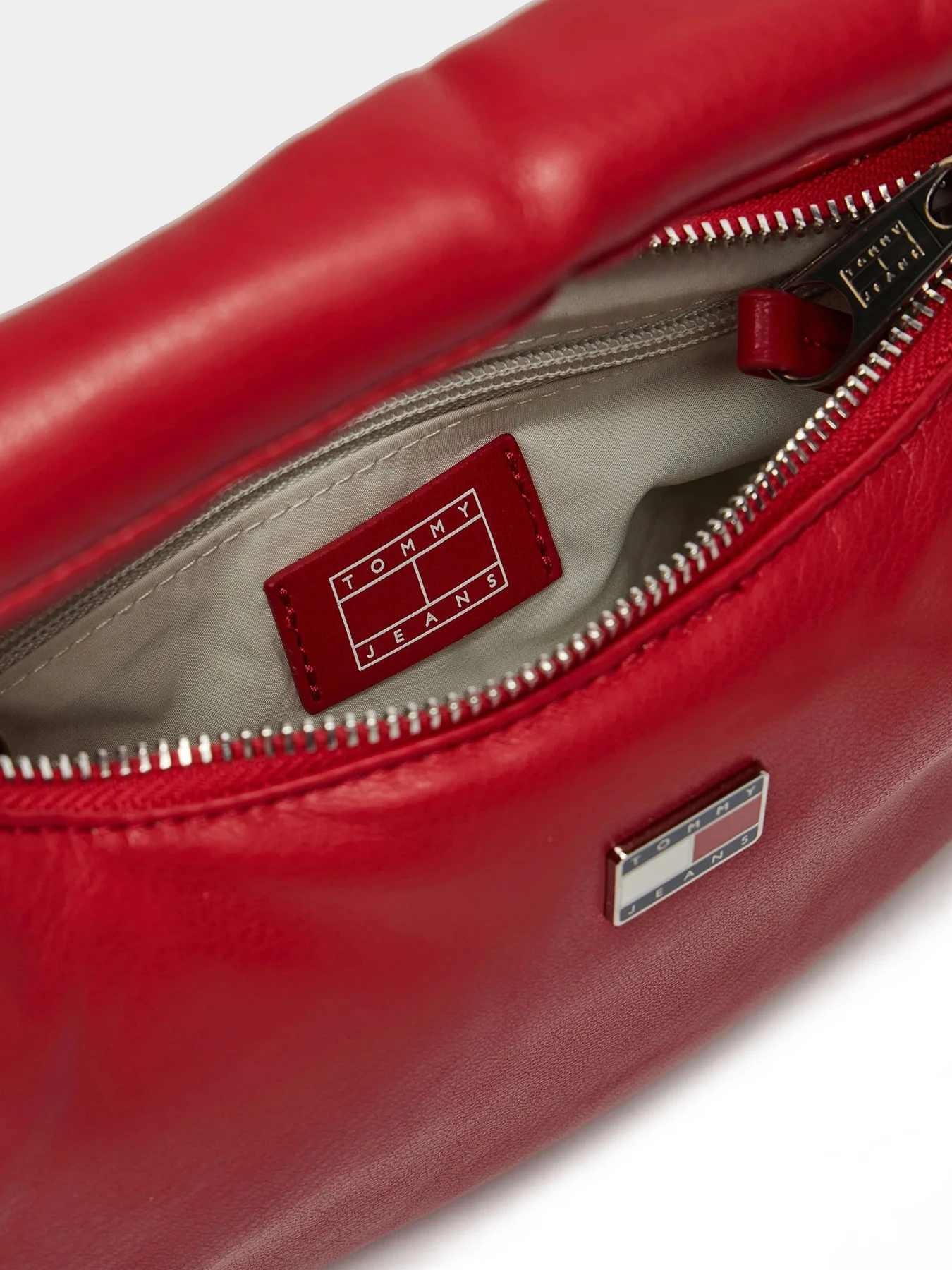 Сумки Tommy Hilfiger модель AW0AW16976-XME Сумки Tommy Hilfiger модель AW0AW16976-XME Фото