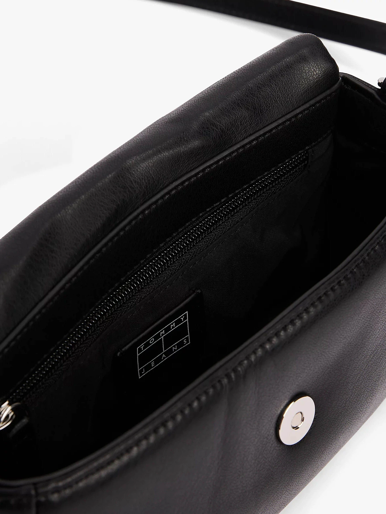 Сумки Tommy Hilfiger модель AW0AW16978-BDS Сумки Tommy Hilfiger модель AW0AW16978-BDS Фото