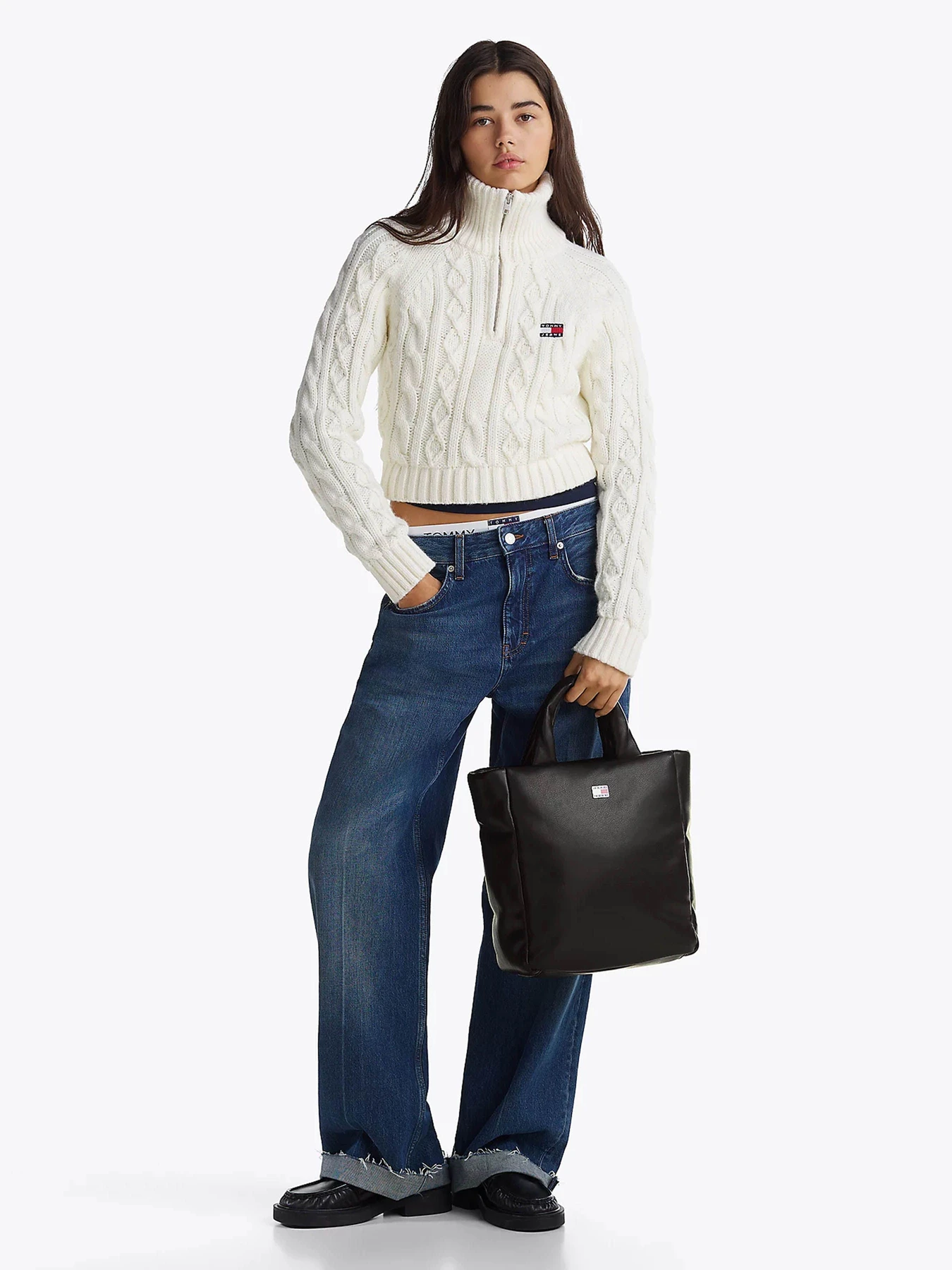 Сумки Tommy Hilfiger модель AW0AW16979-BDS Сумки Tommy Hilfiger модель AW0AW16979-BDS Фото