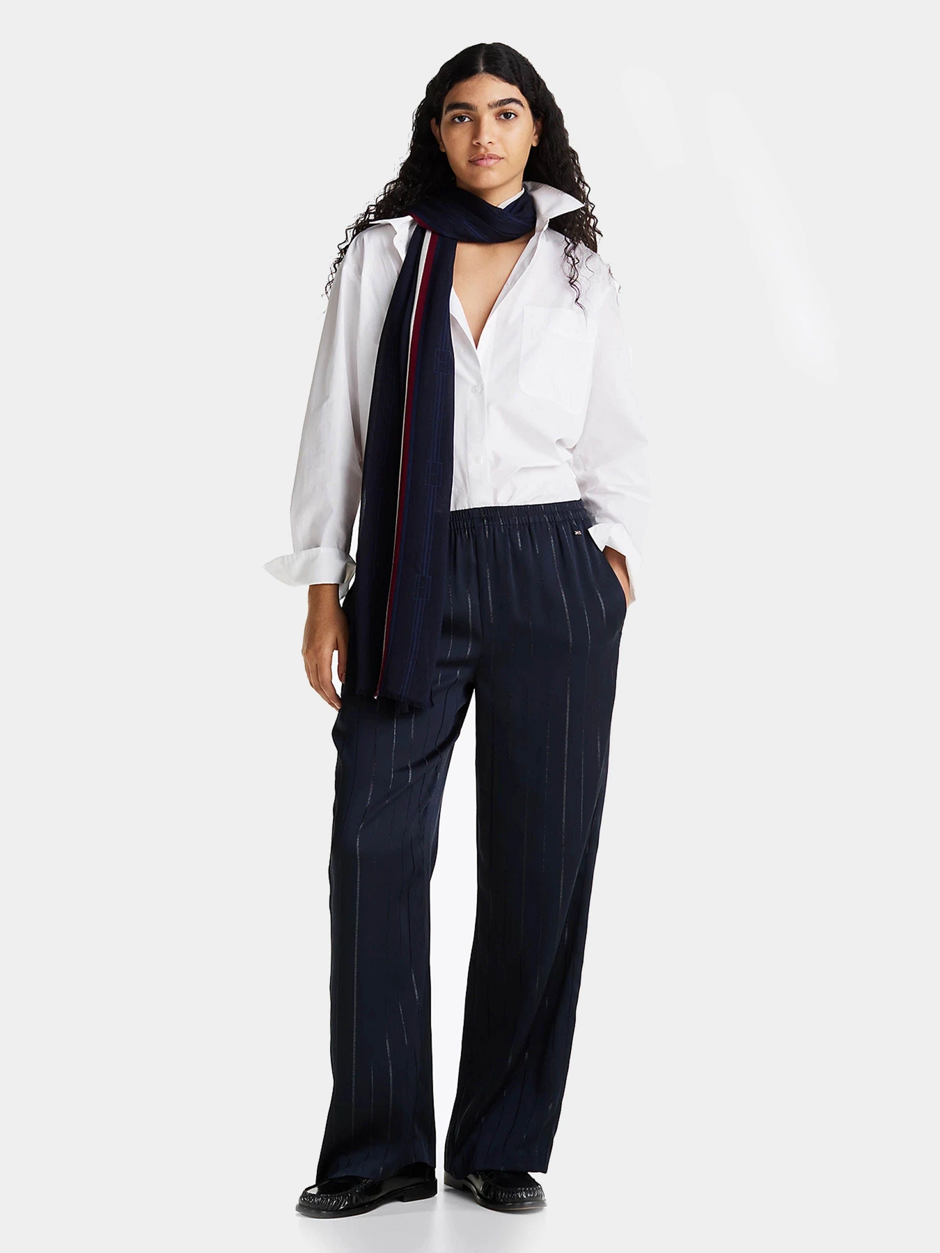 Шарфы и платки Tommy Hilfiger модель AW0AW17345-DW6 Фото
