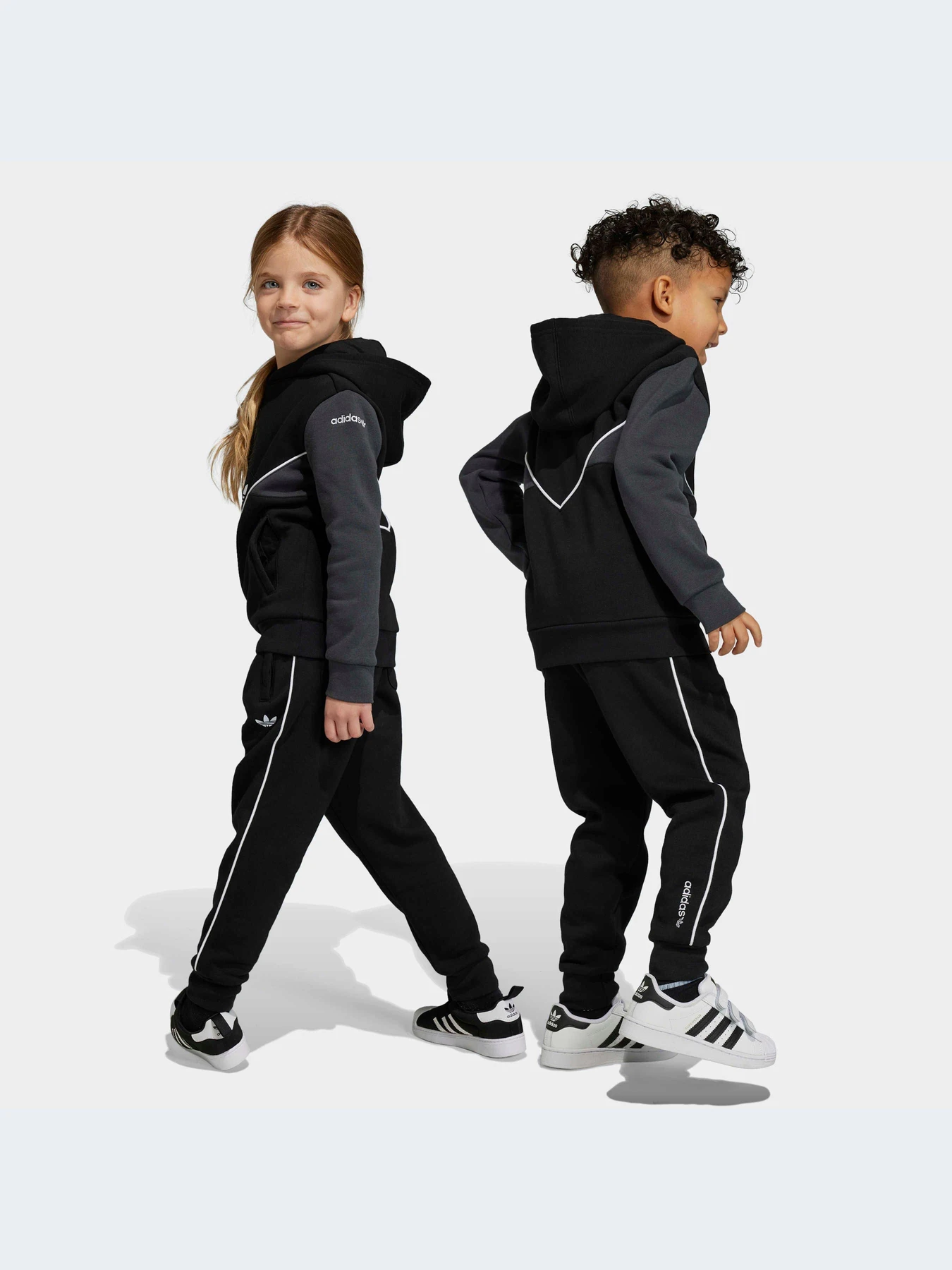 Костюмы Adidas Adicolor модель IB9910-KZ Костюмы Adidas Adicolor модель IB9910-KZ Фото