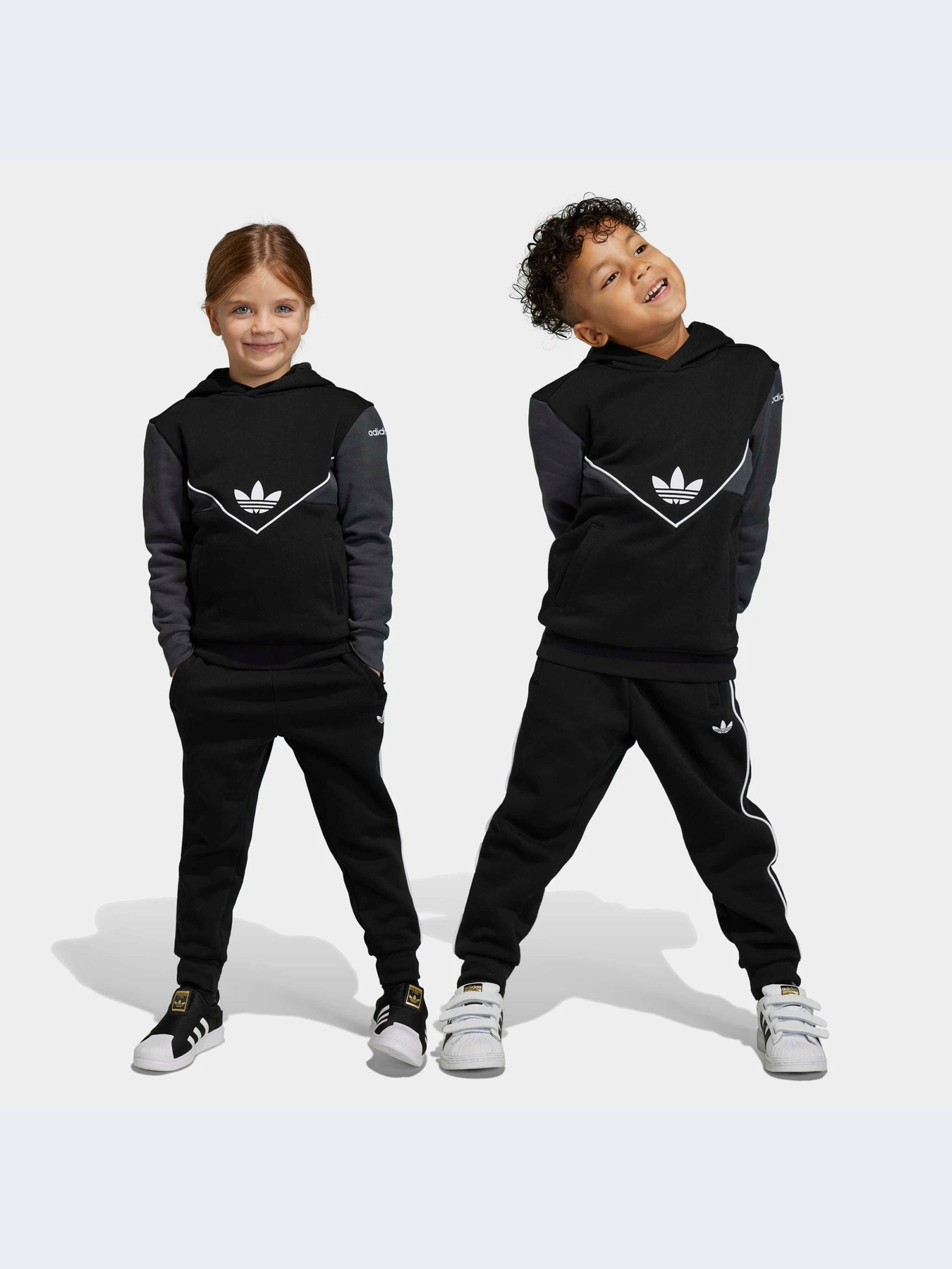 Костюмы Adidas Adicolor модель IB9910-KZ Костюмы Adidas Adicolor модель IB9910-KZ Фото