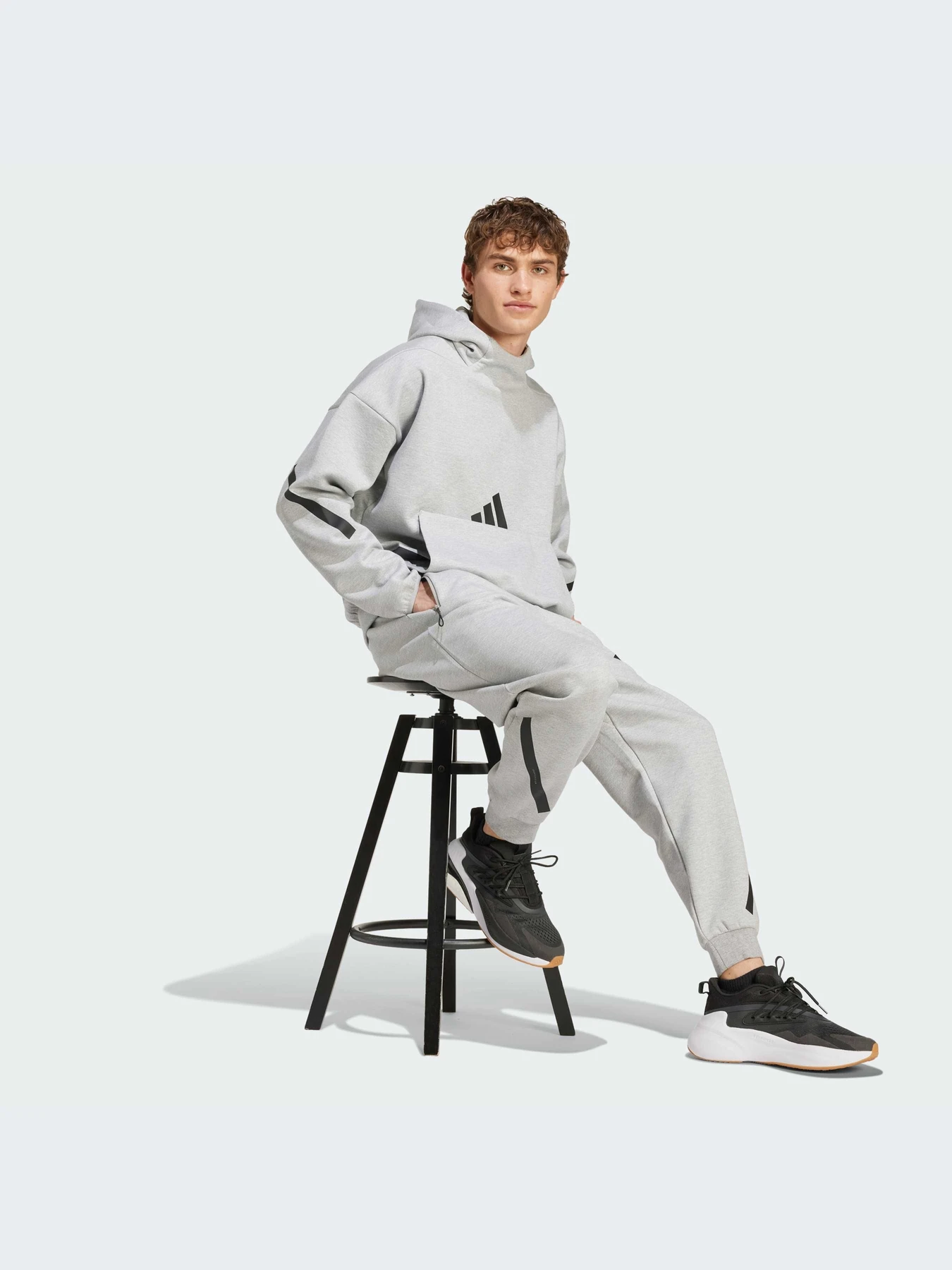 Худи и свитшоты Adidas ZNE модель JE3070-KZ Худи и свитшоты Adidas ZNE модель JE3070-KZ Фото